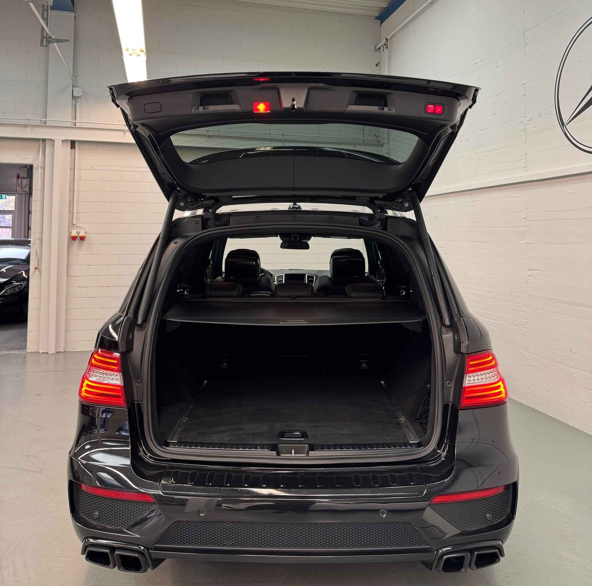 MERCEDES-BENZ ML 63 AMG Executive 4Matic Speedshift All Black Performance-image-9