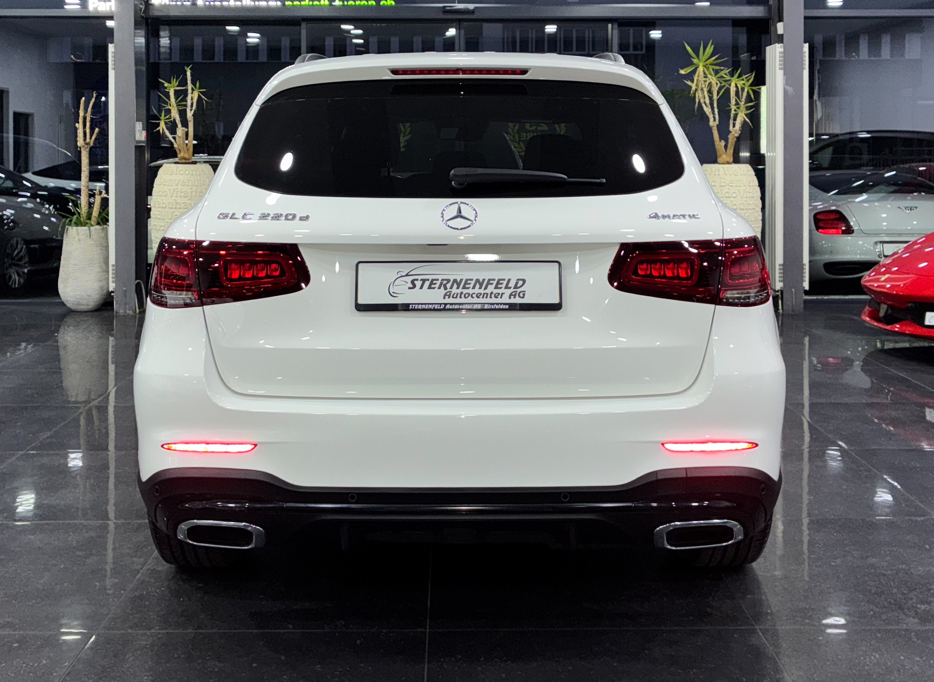 MERCEDES-BENZ GLC 220 d AMG Line 4Matic 9G-Tronic-image-4