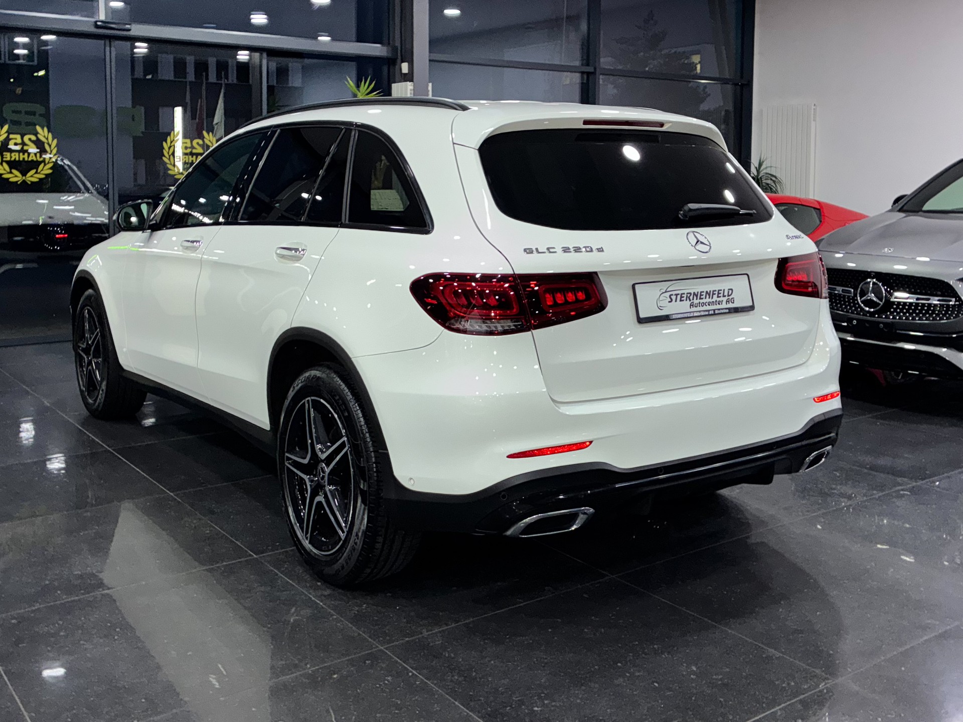 MERCEDES-BENZ GLC 220 d AMG Line 4Matic 9G-Tronic-image-5