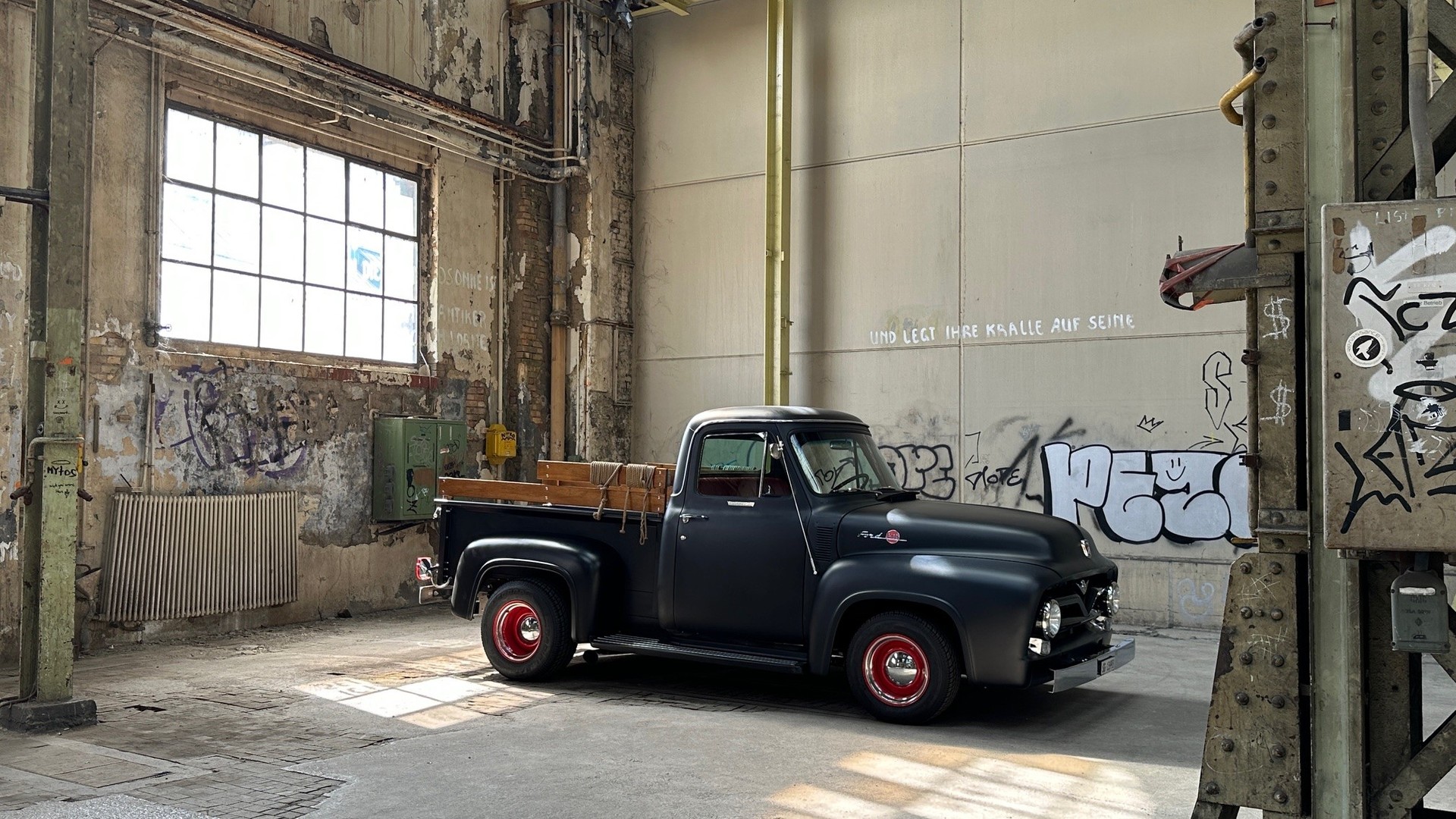 FORD F100 Pick-up-image-1