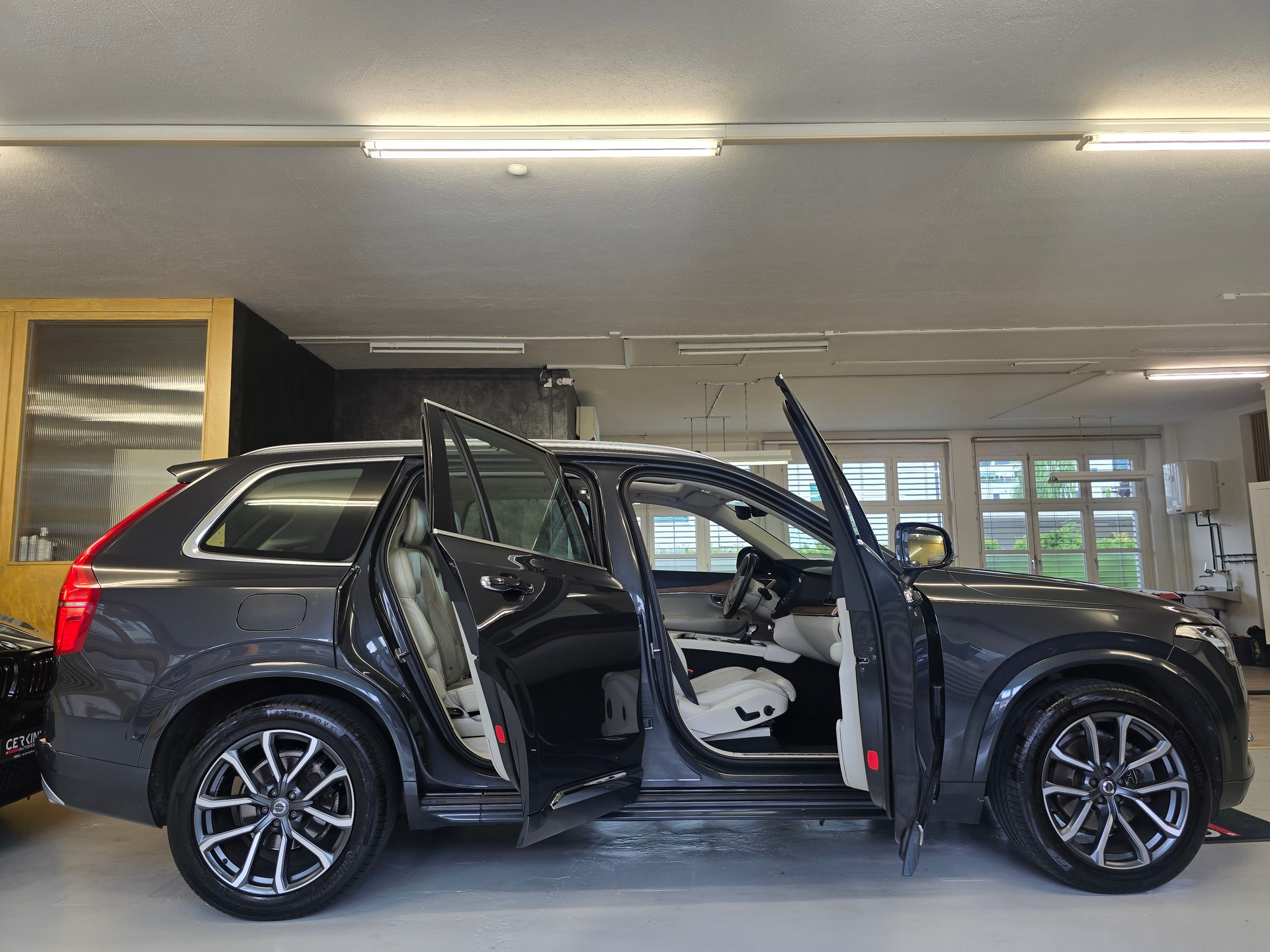 VOLVO XC90 D5 AWD Inscription Geartronic-image-3