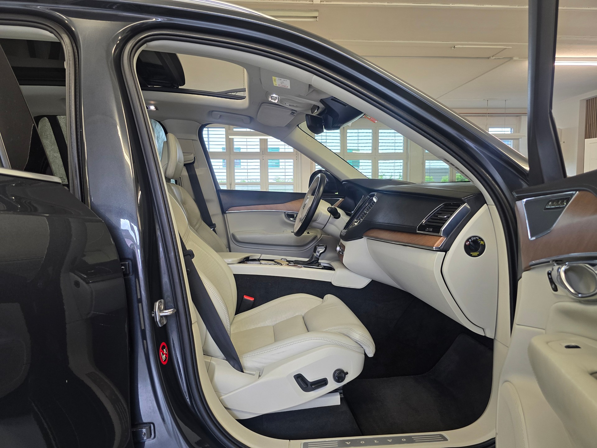 VOLVO XC90 D5 AWD Inscription Geartronic-image-7