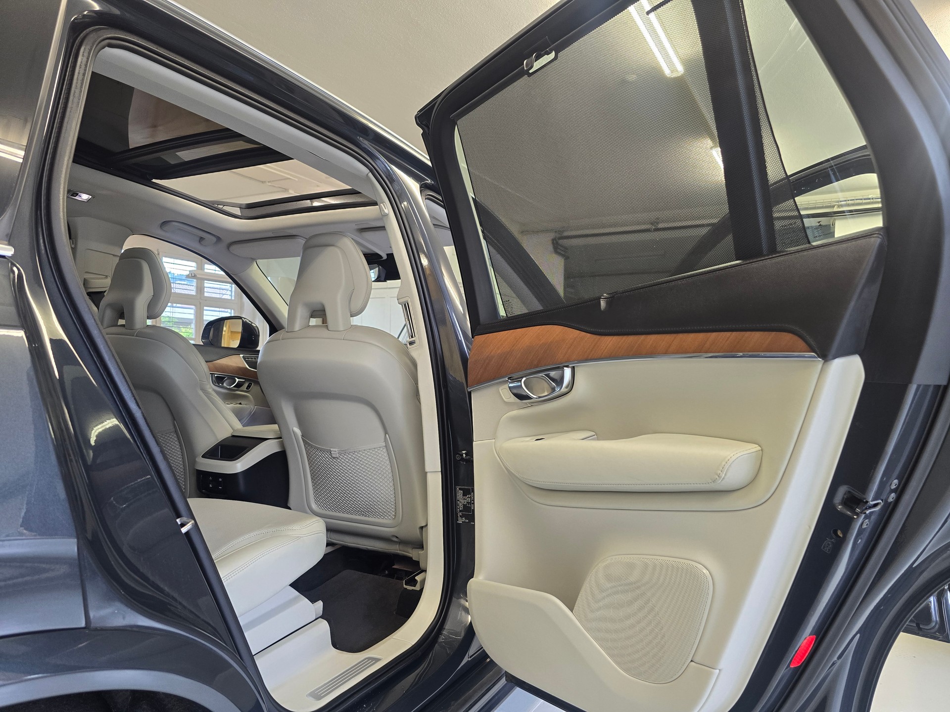 VOLVO XC90 D5 AWD Inscription Geartronic-image-8