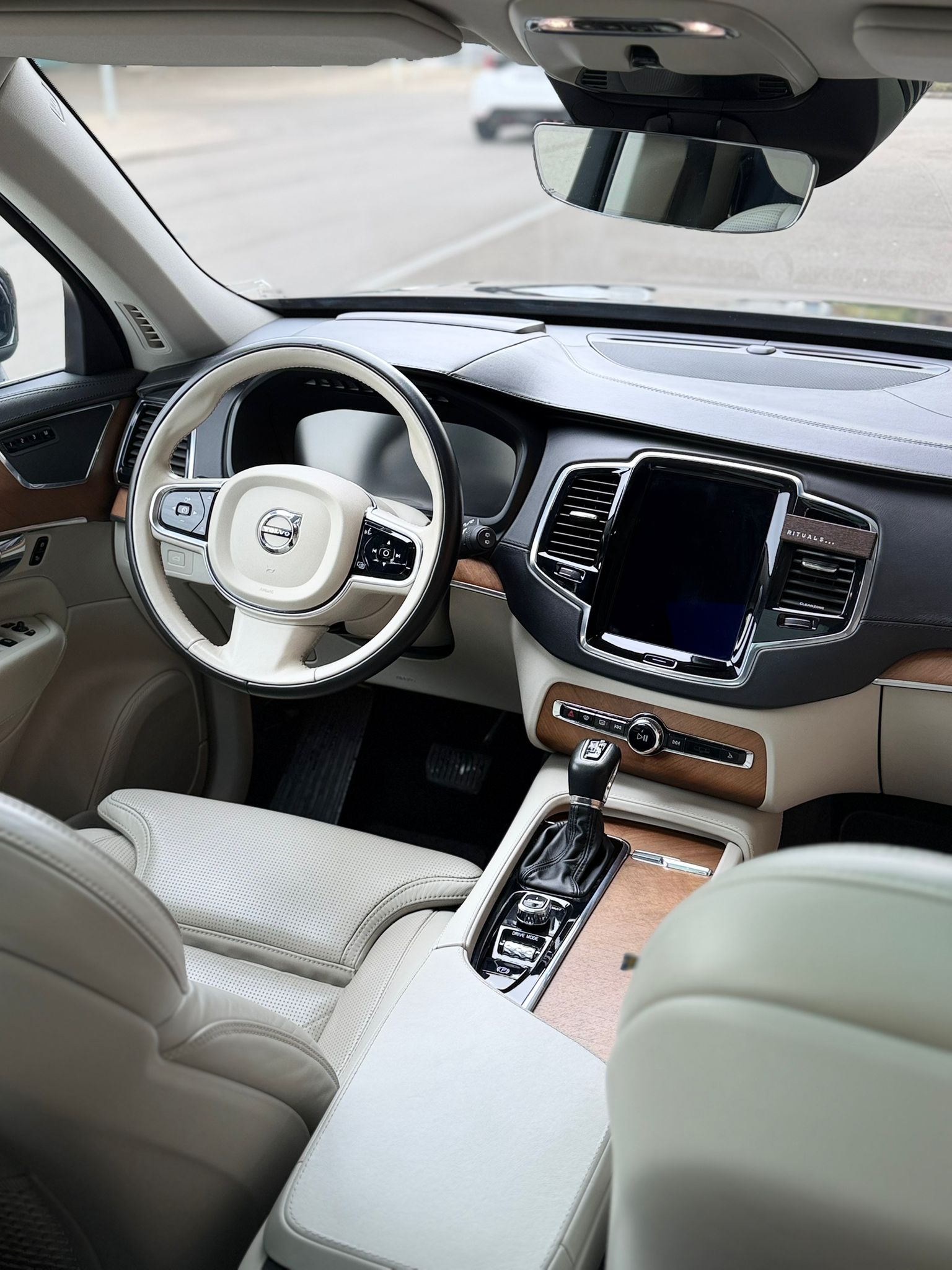 VOLVO XC90 D5 AWD Inscription Geartronic-image-5