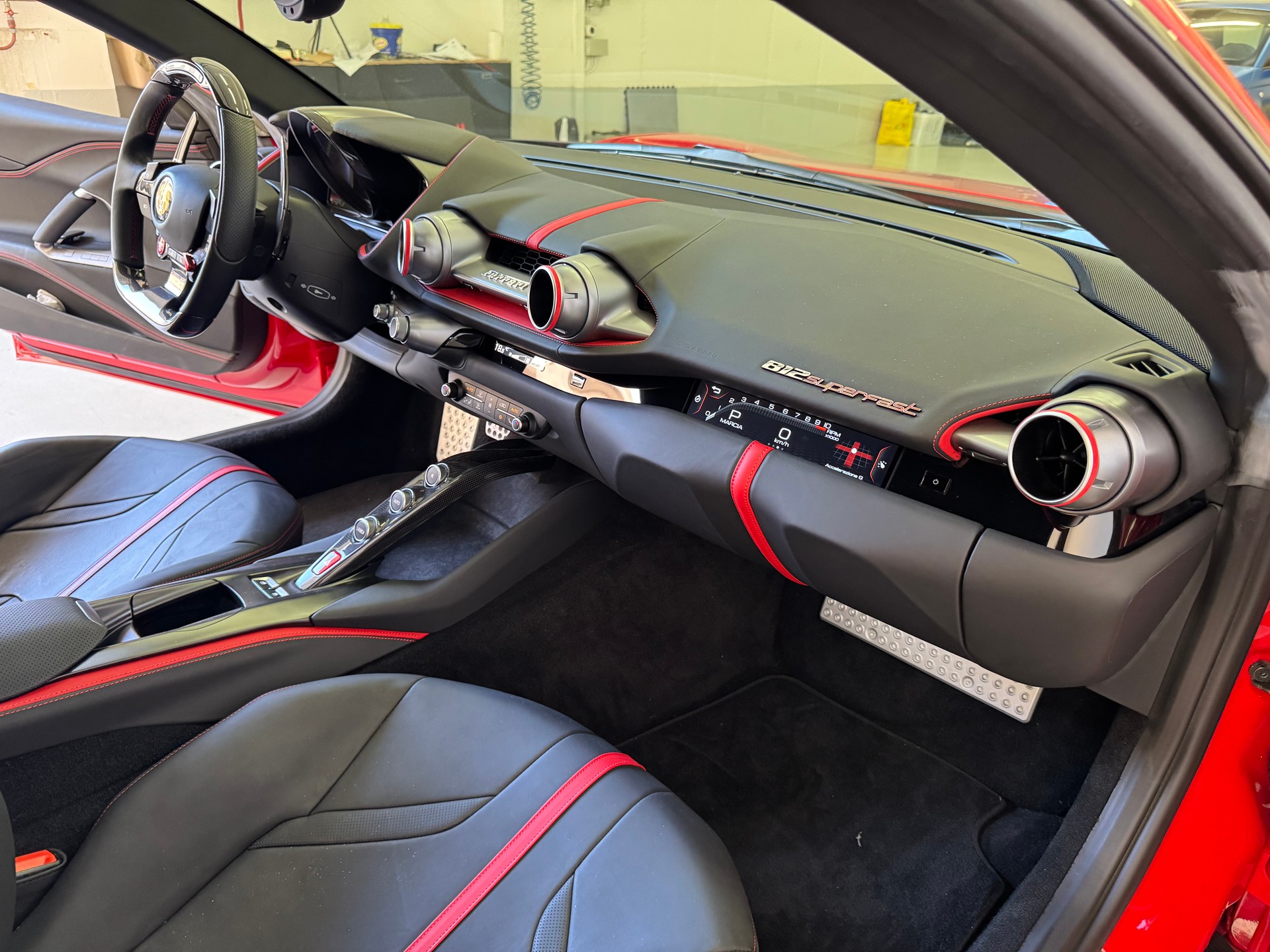 FERRARI 812 Superfast-image-11