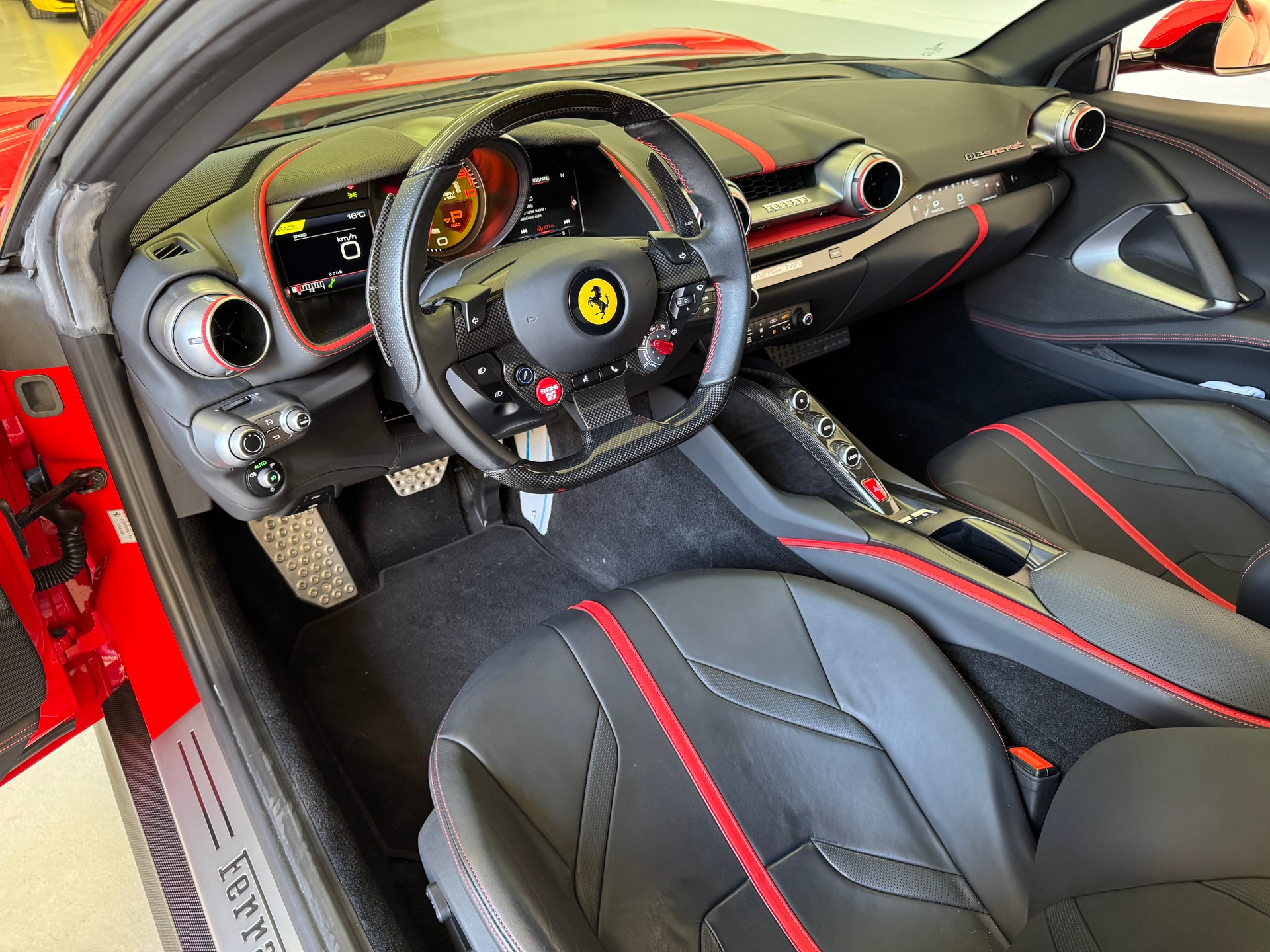 FERRARI 812 Superfast-image-7