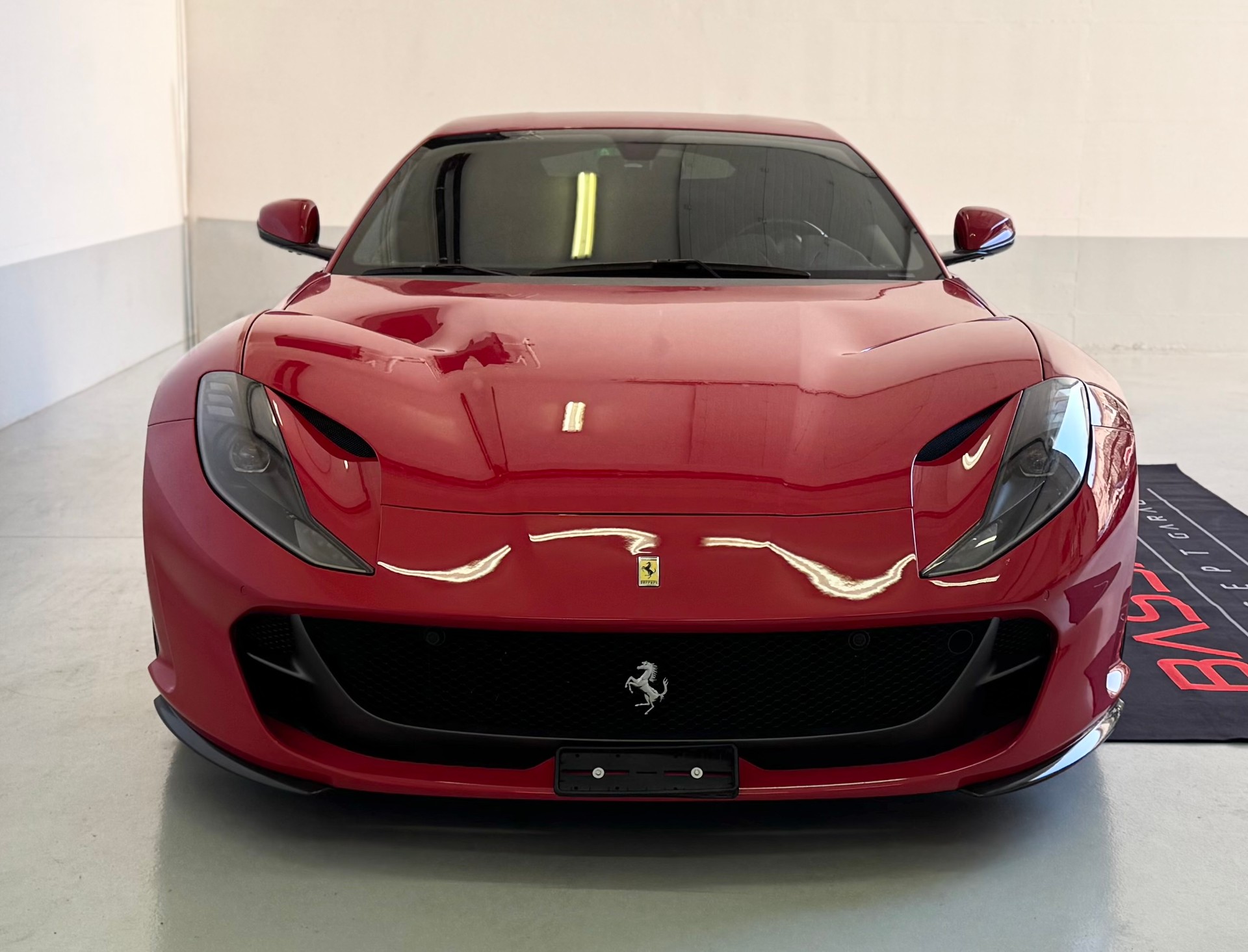 FERRARI 812 Superfast-image-2