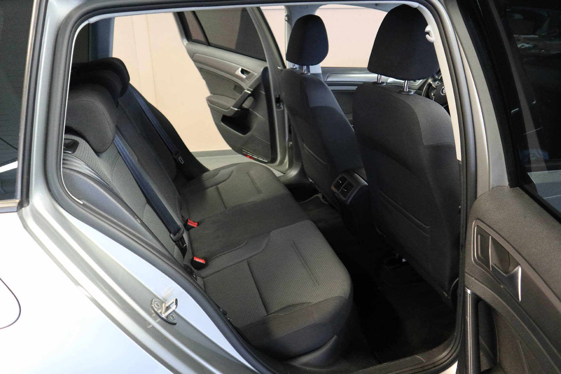 VW Golf VII Variant 2.0 TDI Comfortline DSG 4m-image-8