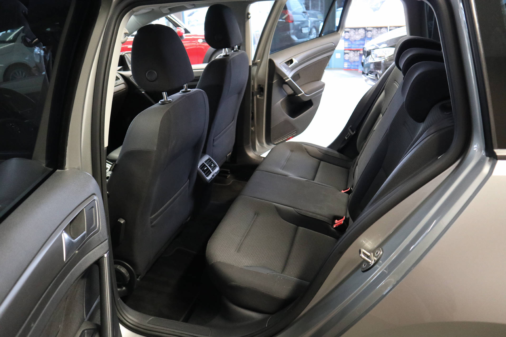 VW Golf VII Variant 2.0 TDI Comfortline DSG 4m-image-10
