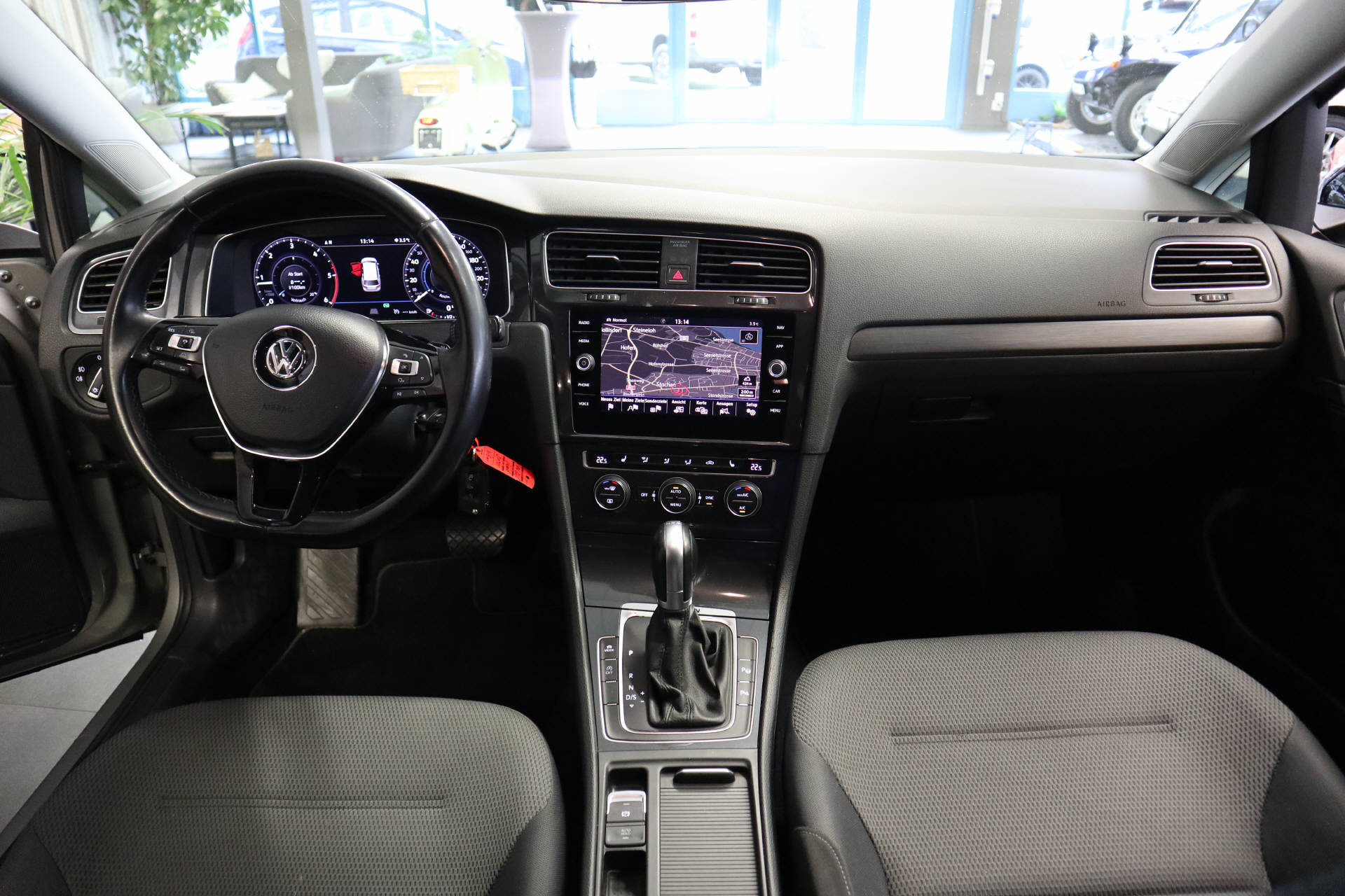 VW Golf VII Variant 2.0 TDI Comfortline DSG 4m-image-13