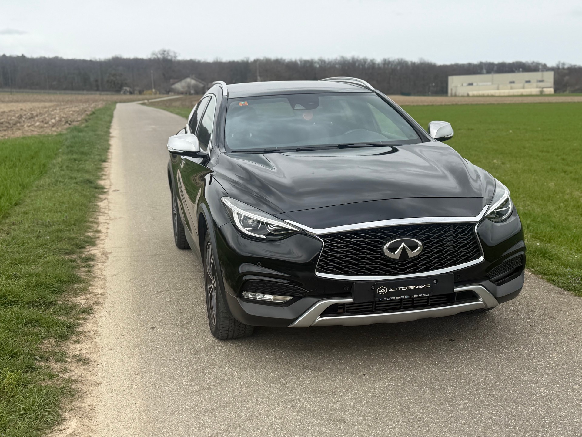 INFINITI QX30 2.2d Luxe Tech DCT AWD-image-3