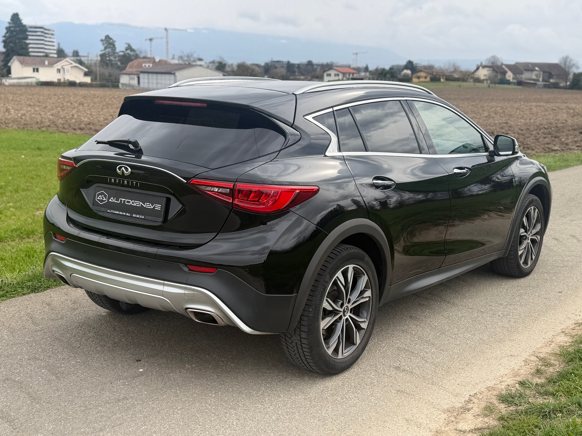 INFINITI QX30 2.2d Luxe Tech DCT AWD-image-9