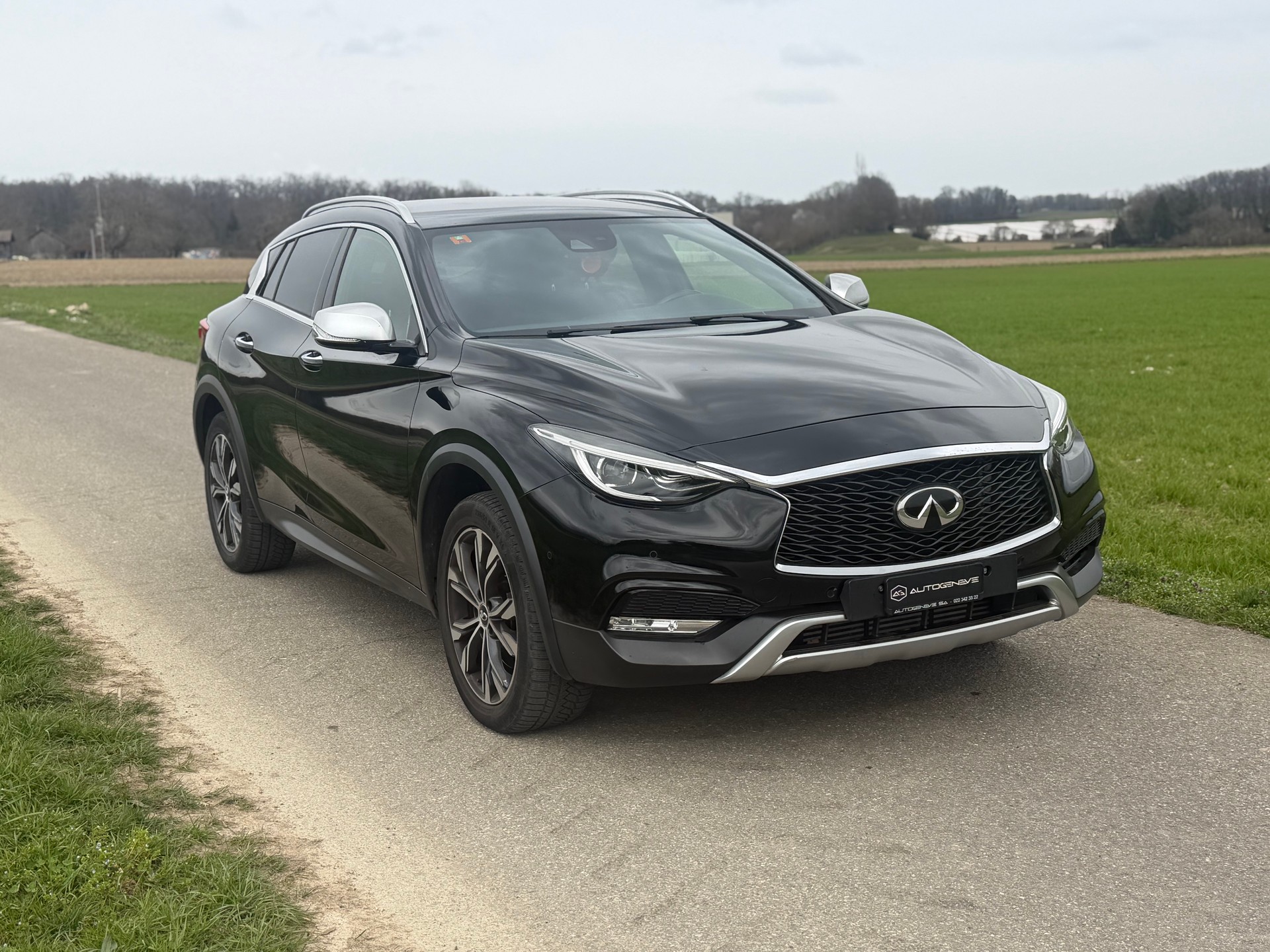 INFINITI QX30 2.2d Luxe Tech DCT AWD-image-4