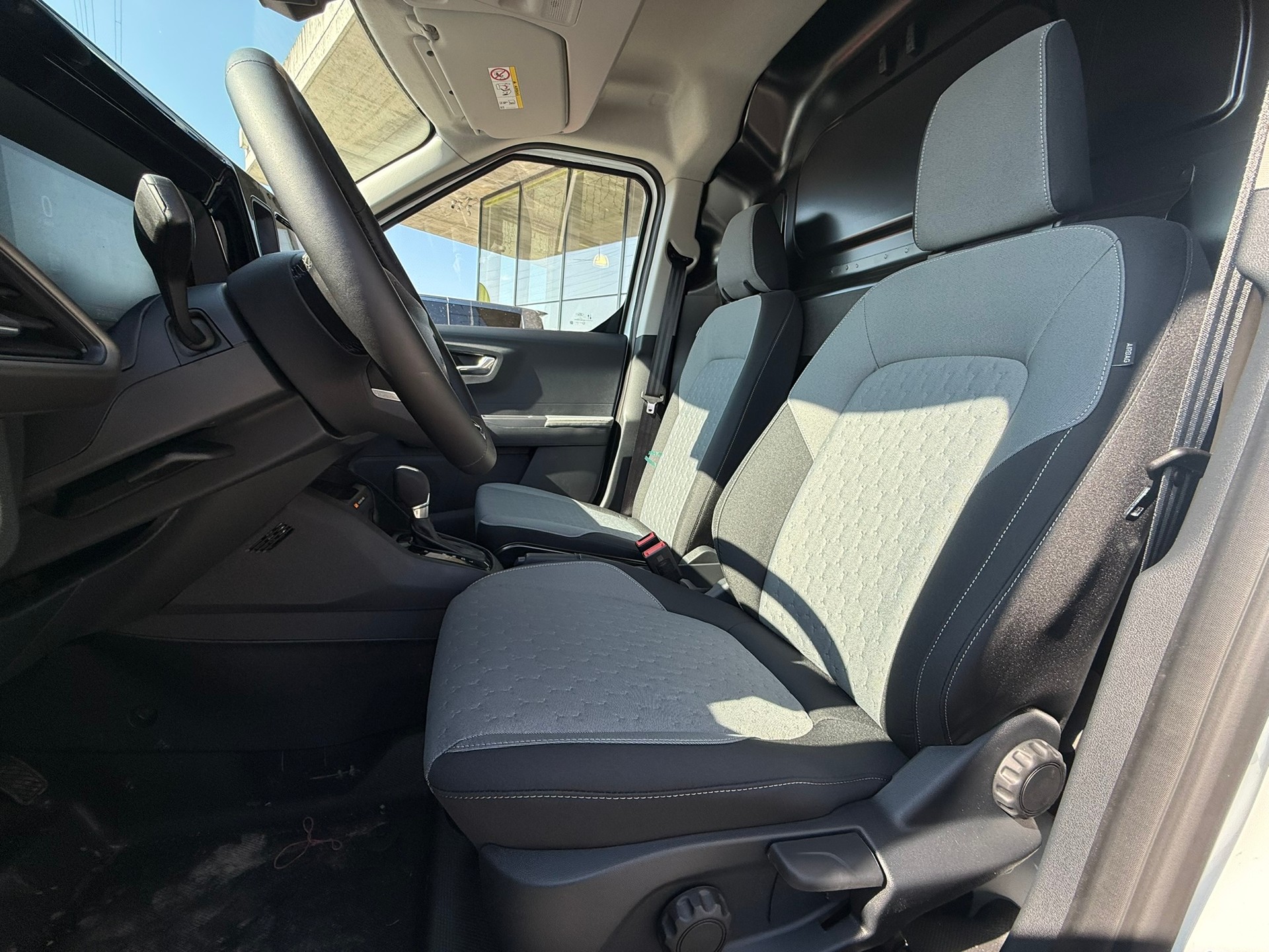 FORD Transit Courier Van 1.0 EcoBoost Limited Automat-image-7