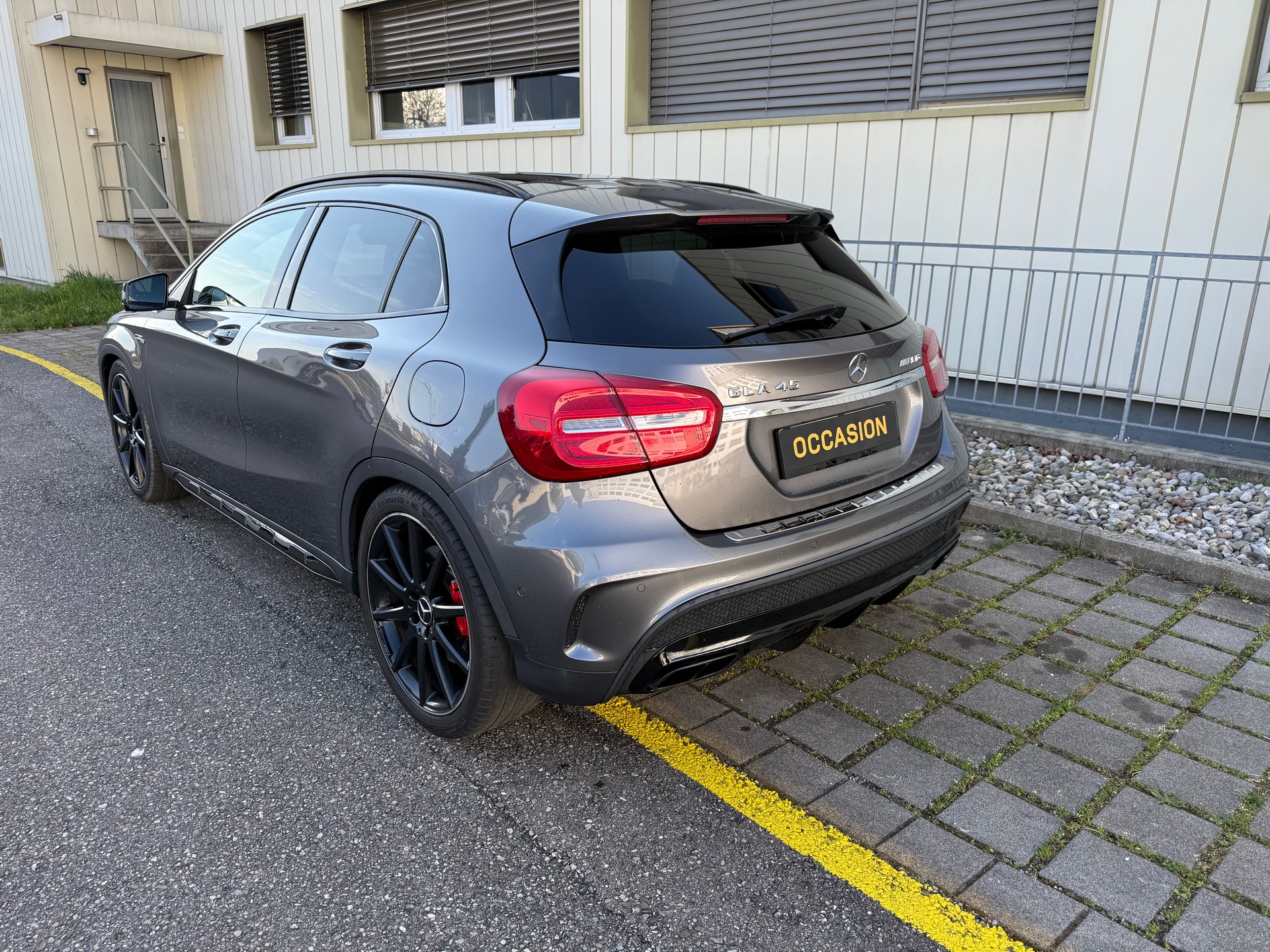 MERCEDES-BENZ GLA 45 AMG 4Matic 7G-DCT-image-4