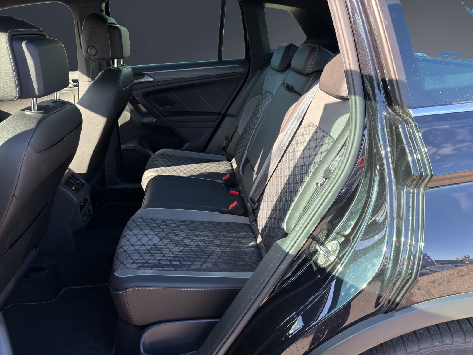 VW Tiguan 2.0TSI R-Line 4Motion DSG-image-10