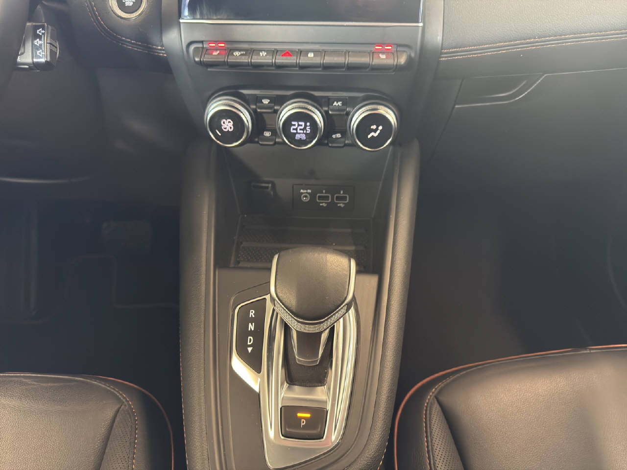 RENAULT Captur 1.3 TCe 140 Initiale EDC-image-8