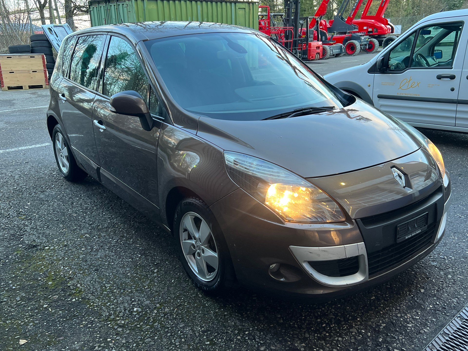 RENAULT Scénic 1.4 16V Turbo Privilège-image-1