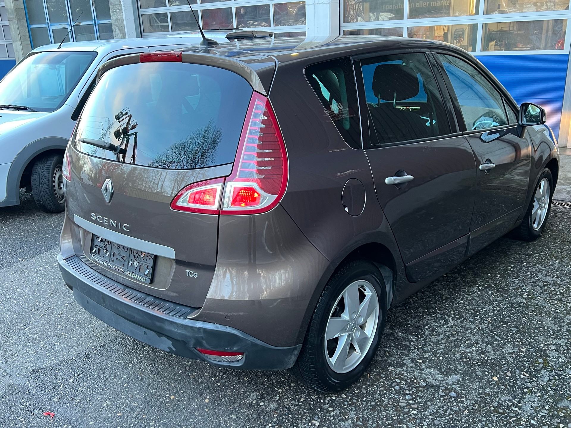 RENAULT Scénic 1.4 16V Turbo Privilège-image-2