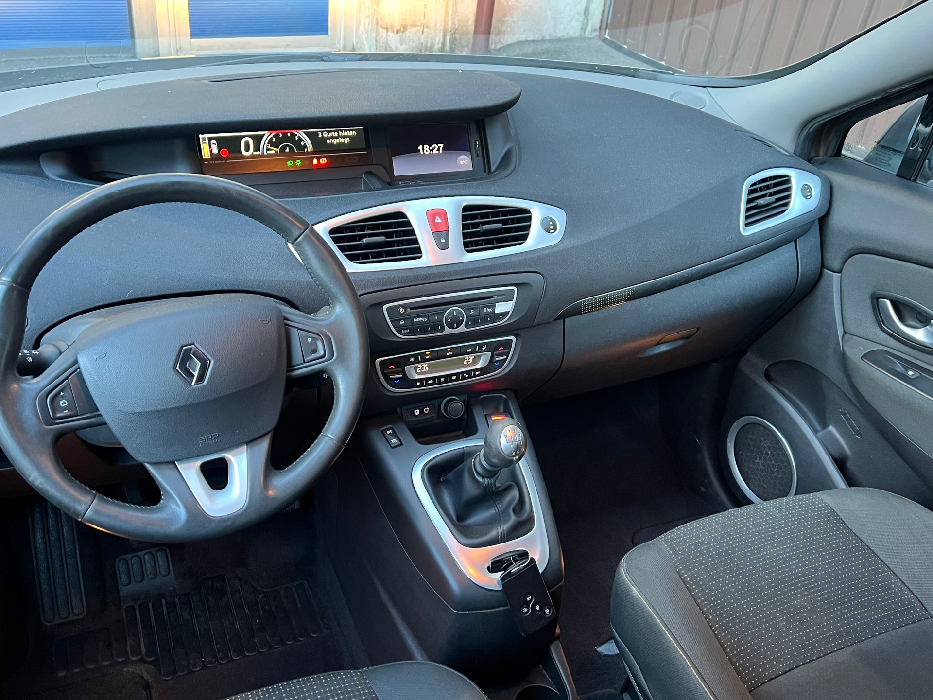 RENAULT Scénic 1.4 16V Turbo Privilège-image-5