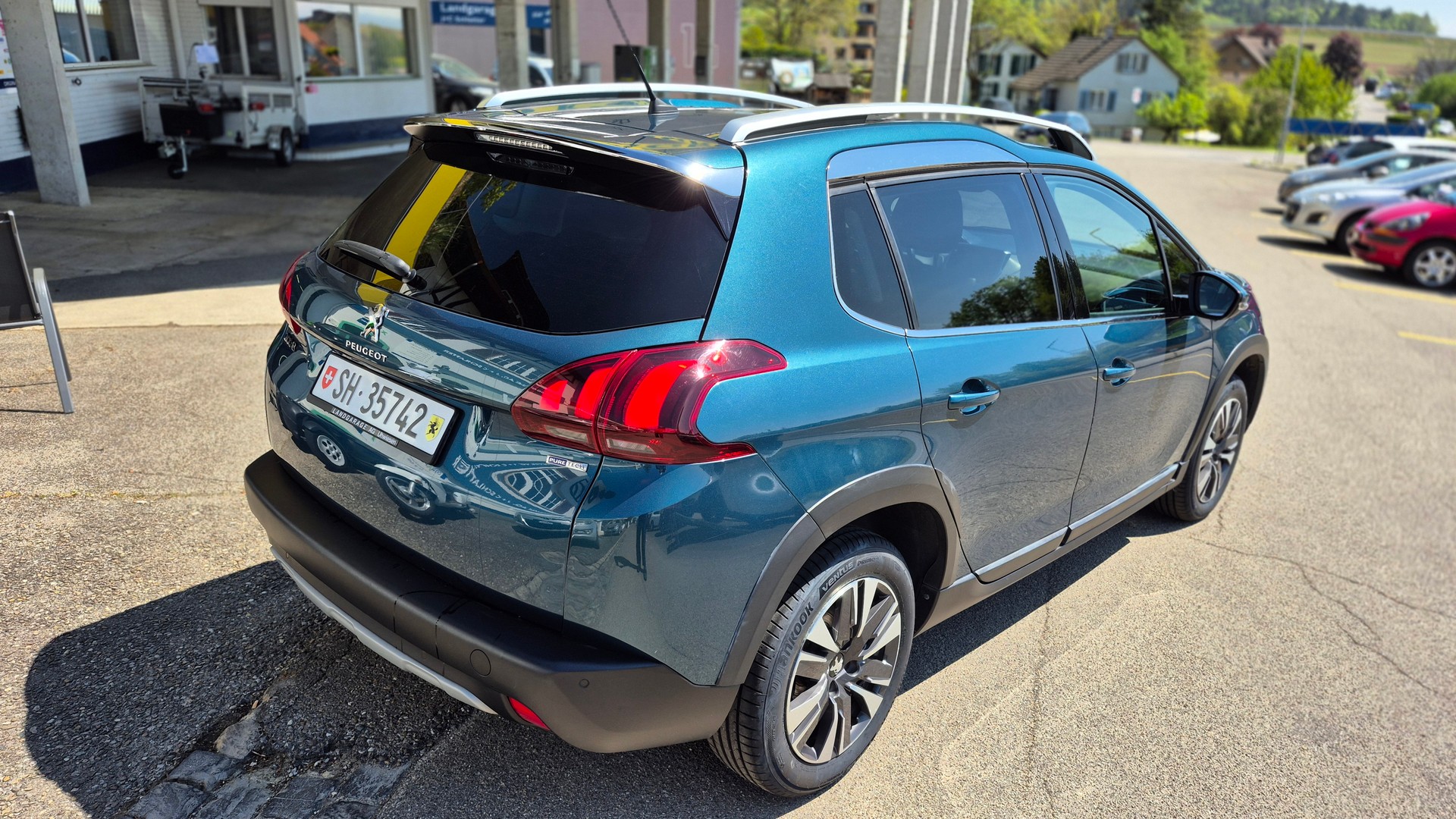 PEUGEOT 2008 1.2 PureTech Allure EAT6-image-4