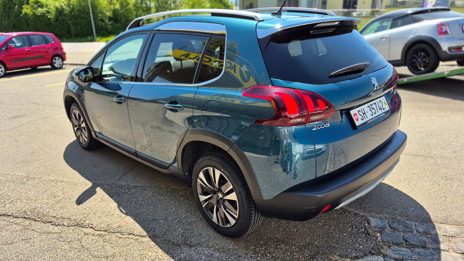 PEUGEOT 2008 1.2 PureTech Allure EAT6-image-6