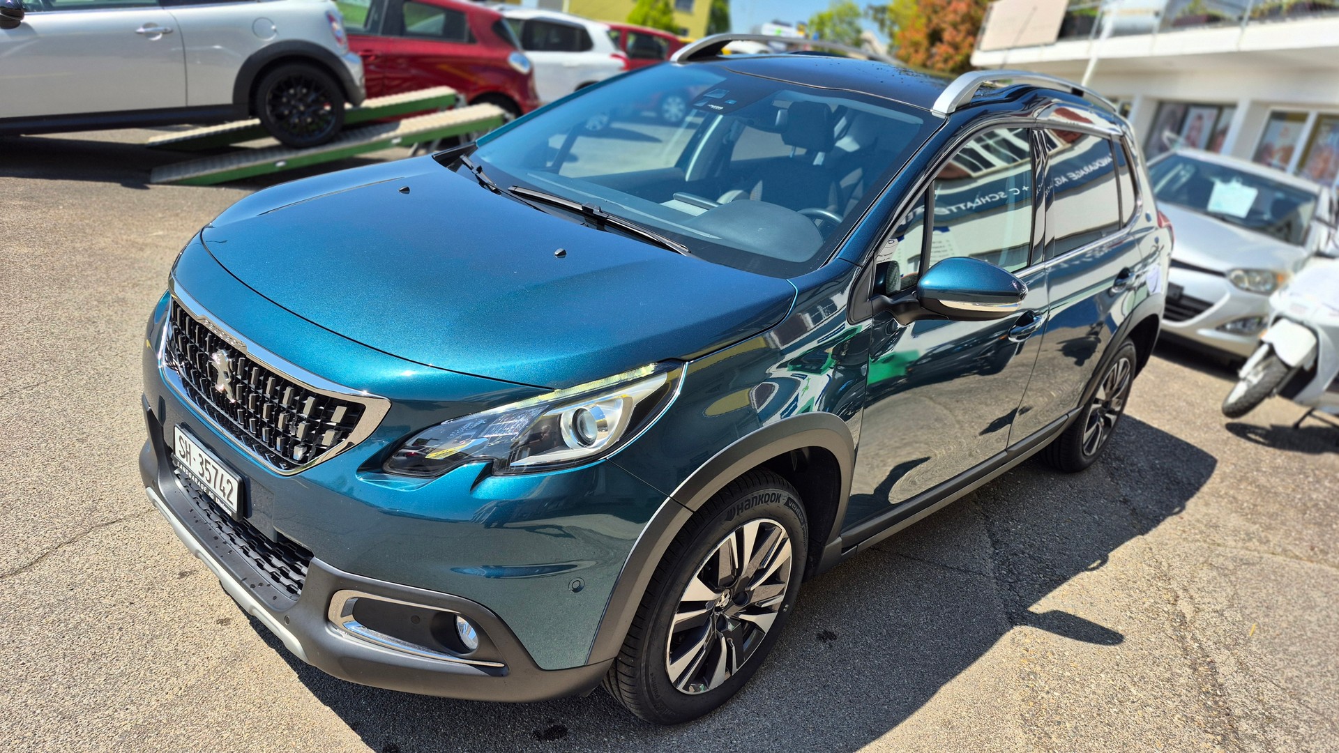 PEUGEOT 2008 1.2 PureTech Allure EAT6-image-12