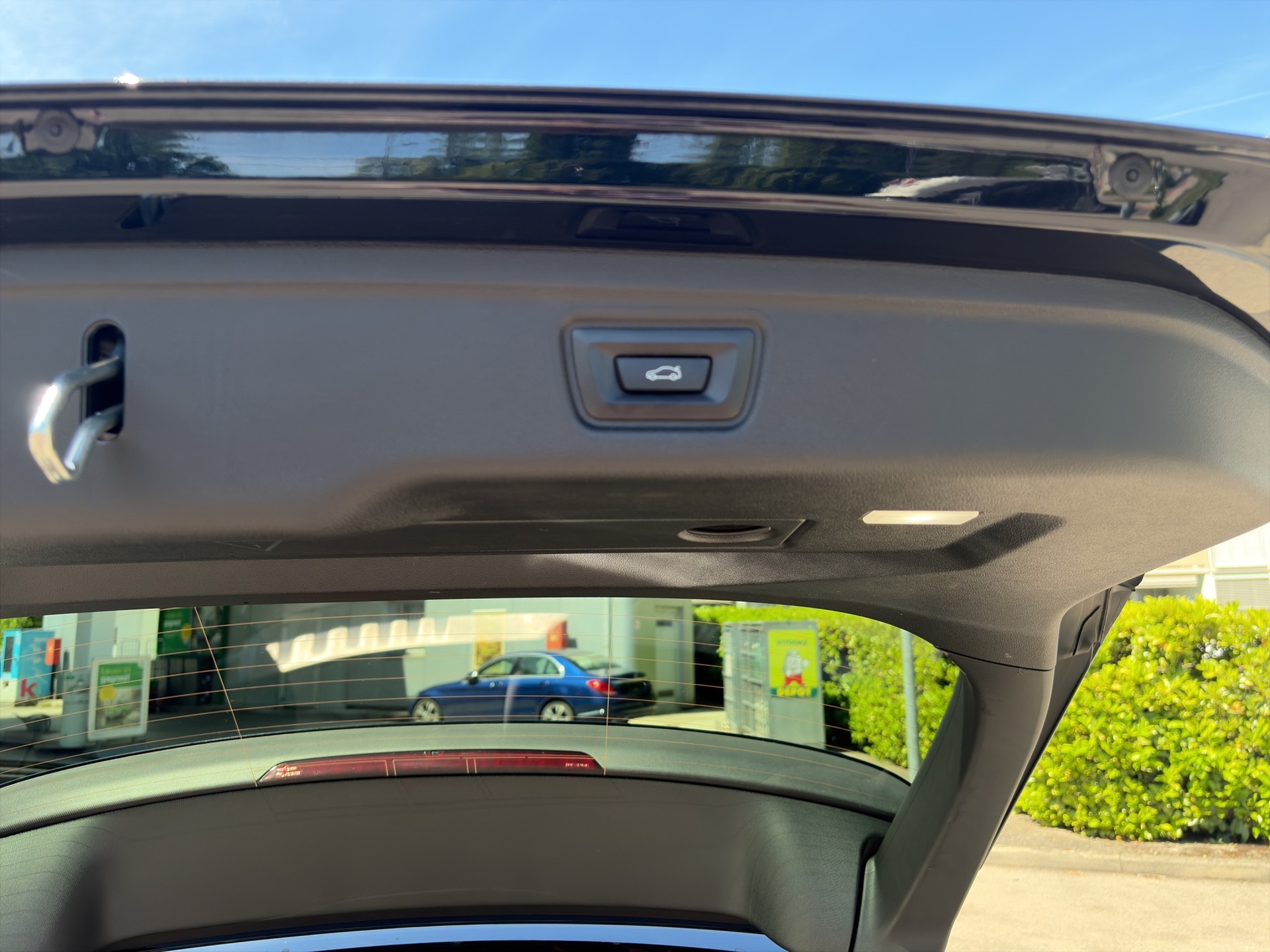 BMW 330e x DriveTouring Steptronic M Sport-image-15