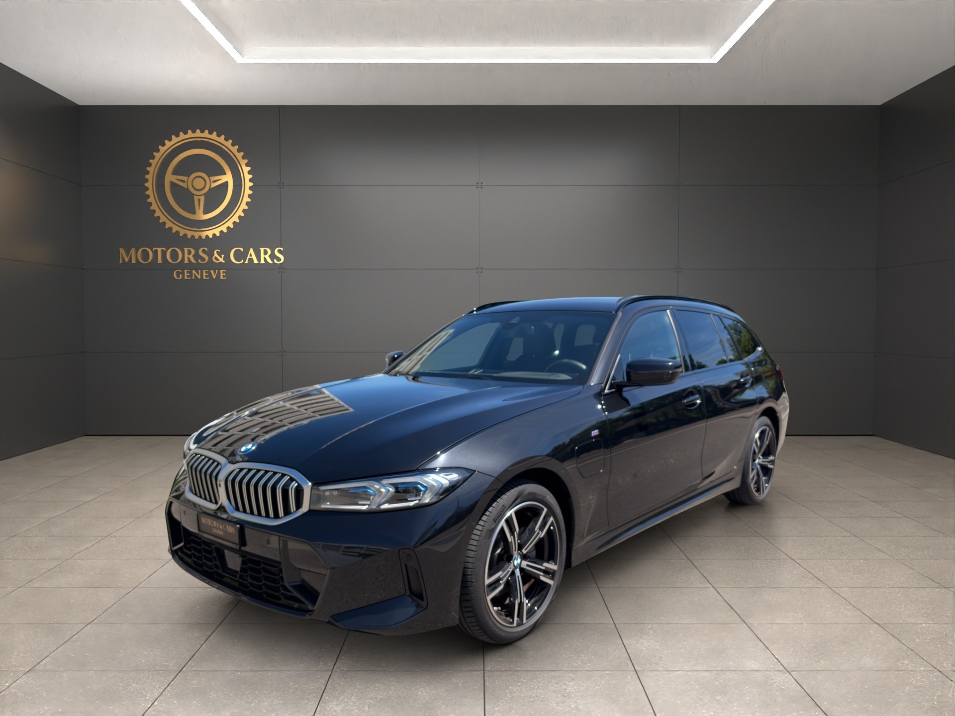 BMW 330e x DriveTouring Steptronic M Sport