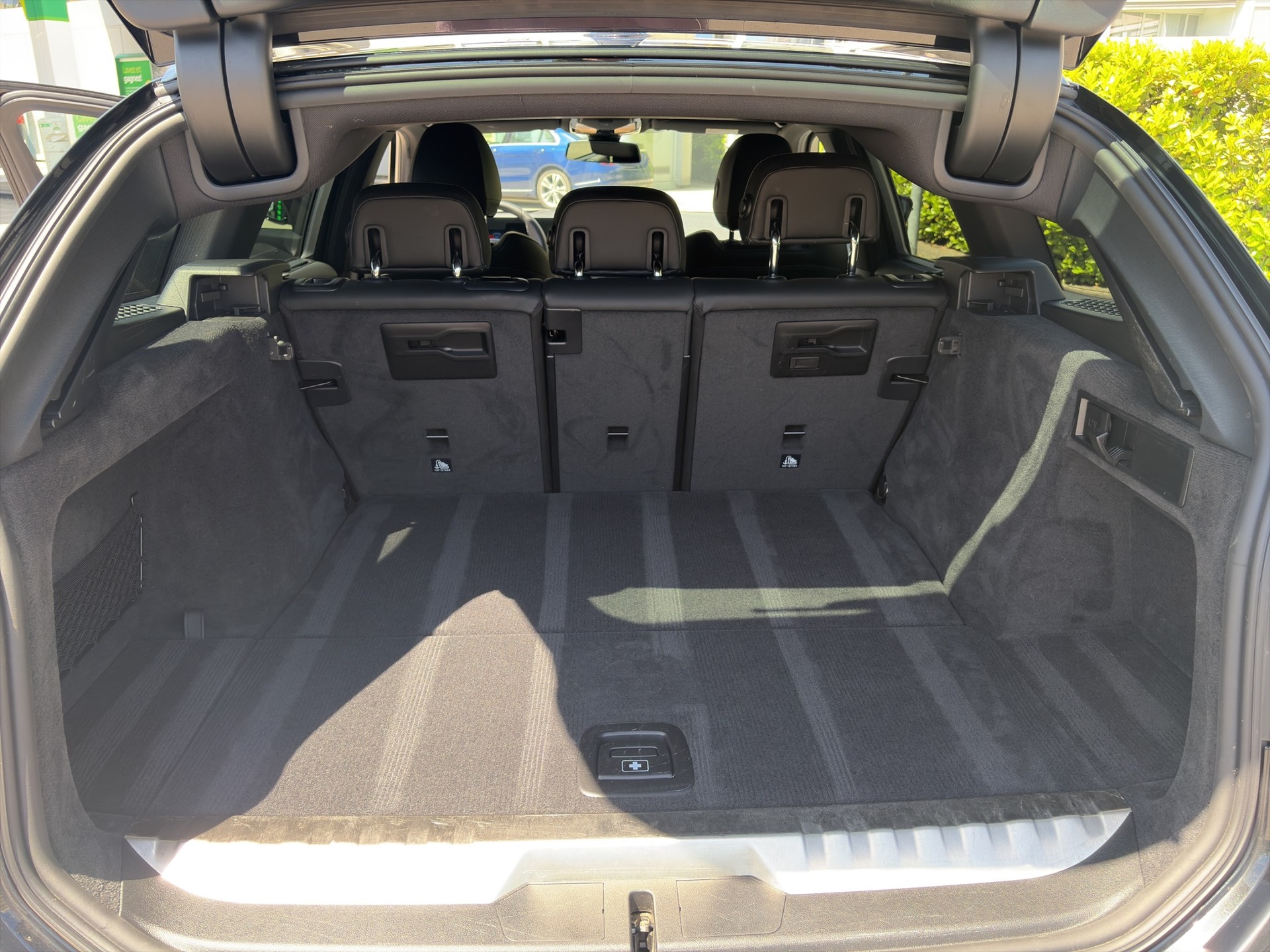BMW 330e x DriveTouring Steptronic M Sport-image-14