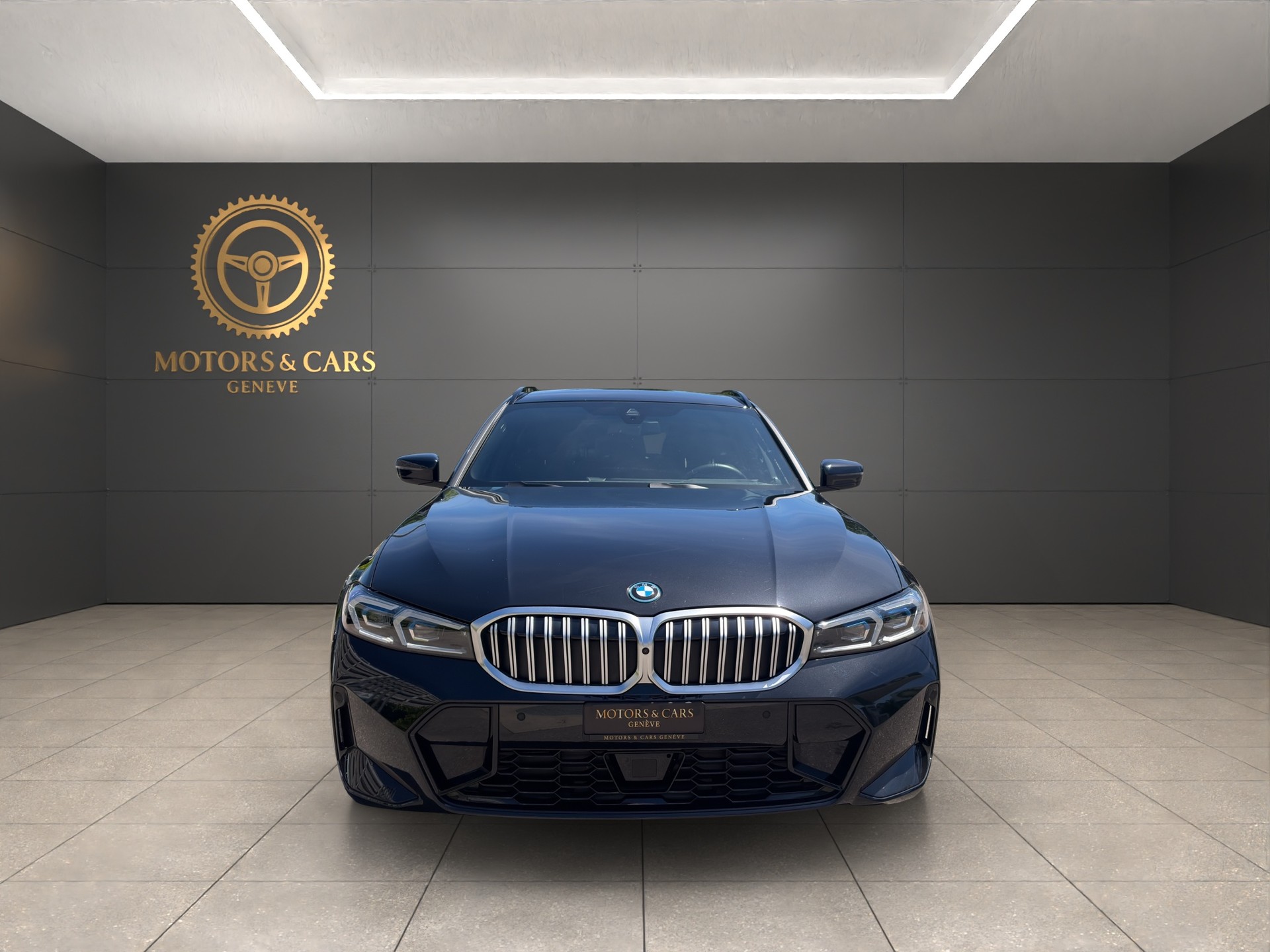 BMW 330e x DriveTouring Steptronic M Sport-image-6