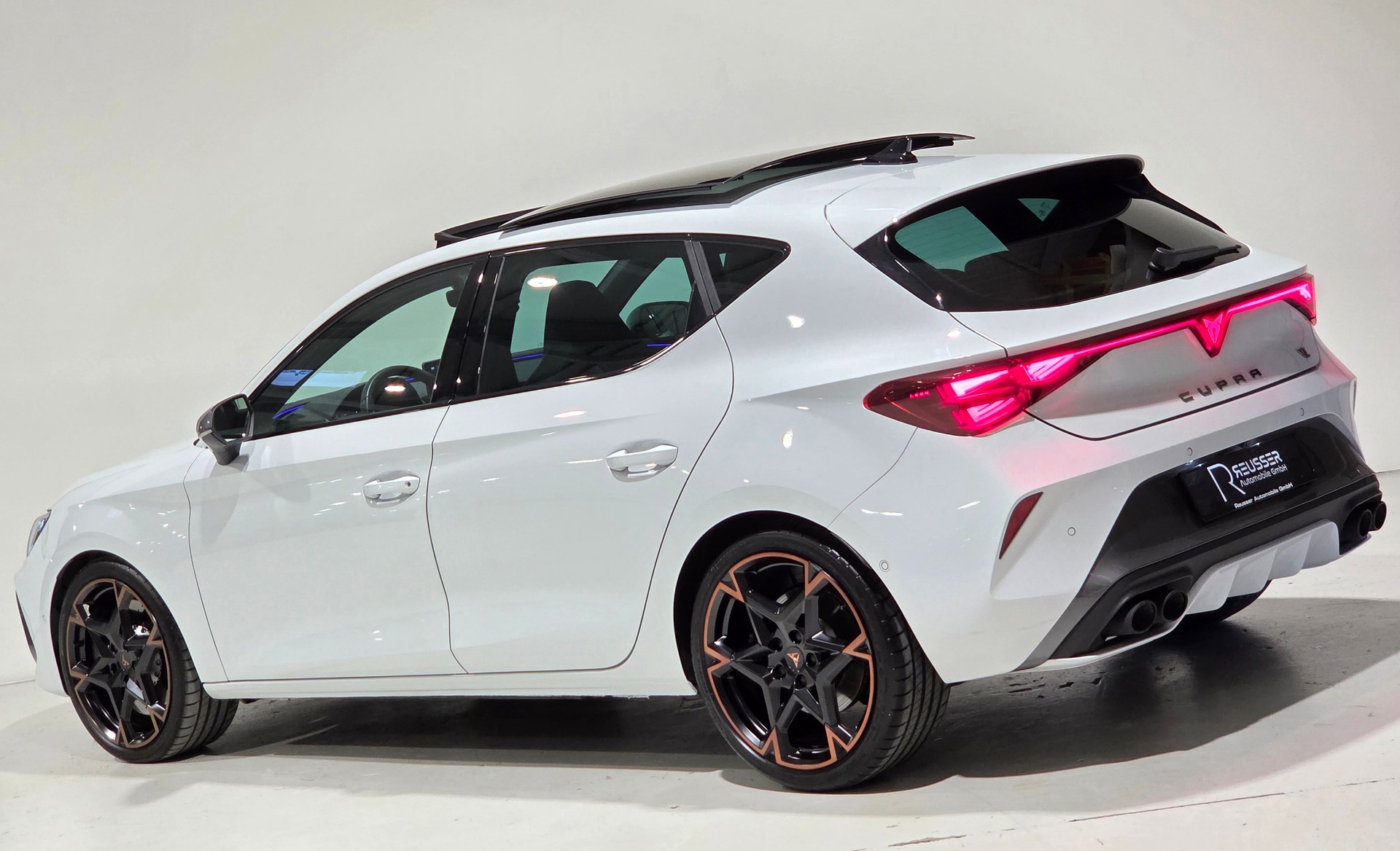 CUPRA LEON 2.0 TSI VZ 300 DSG-showroom-element-3