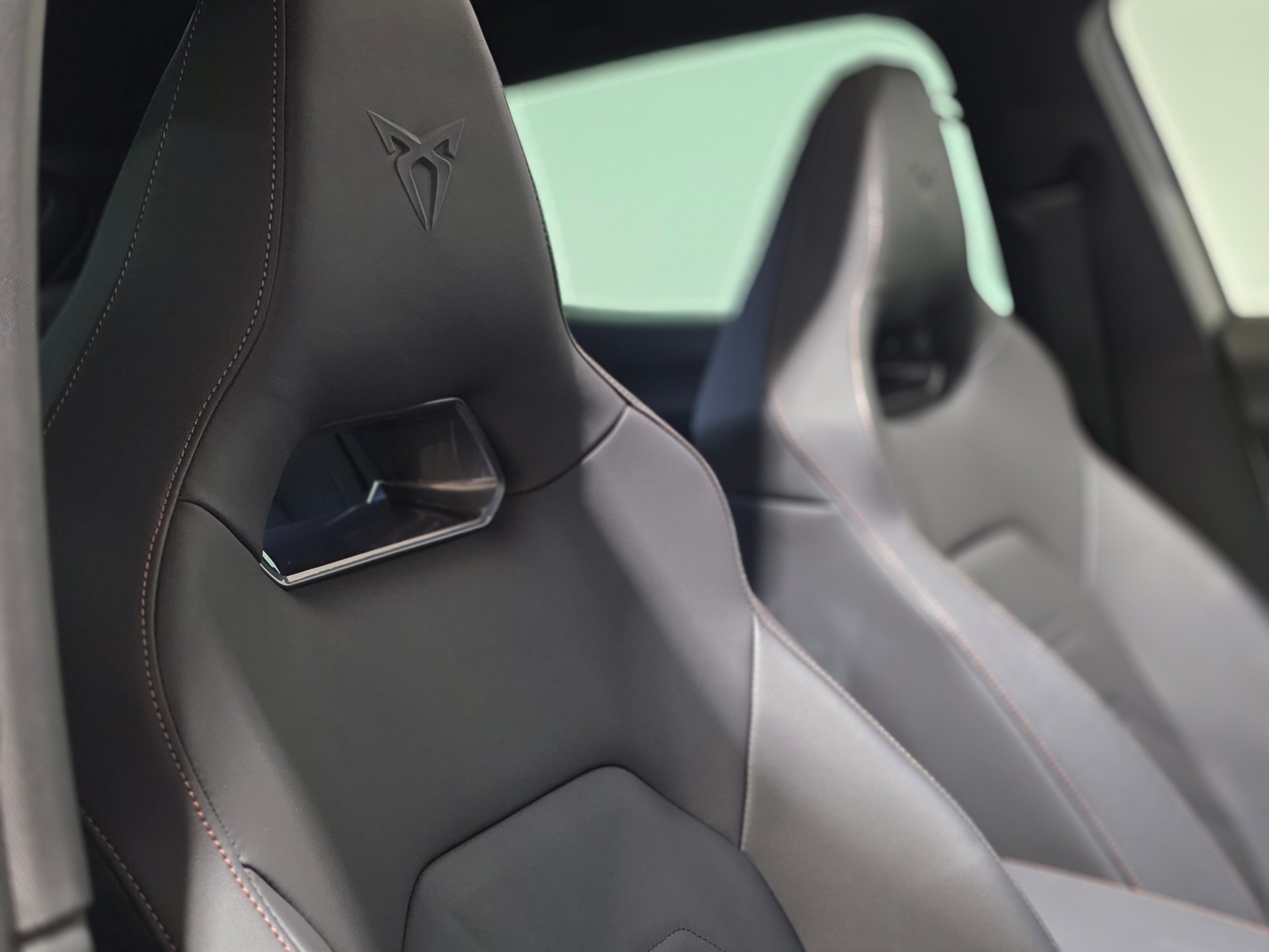 CUPRA LEON 2.0 TSI VZ 300 DSG-image-21