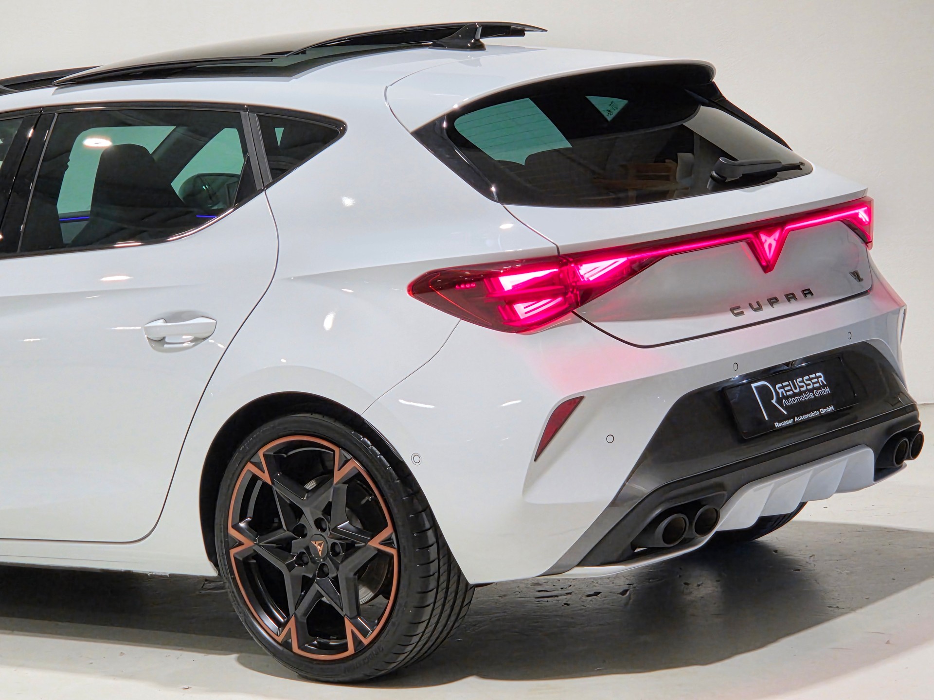 CUPRA LEON 2.0 TSI VZ 300 DSG-image-4