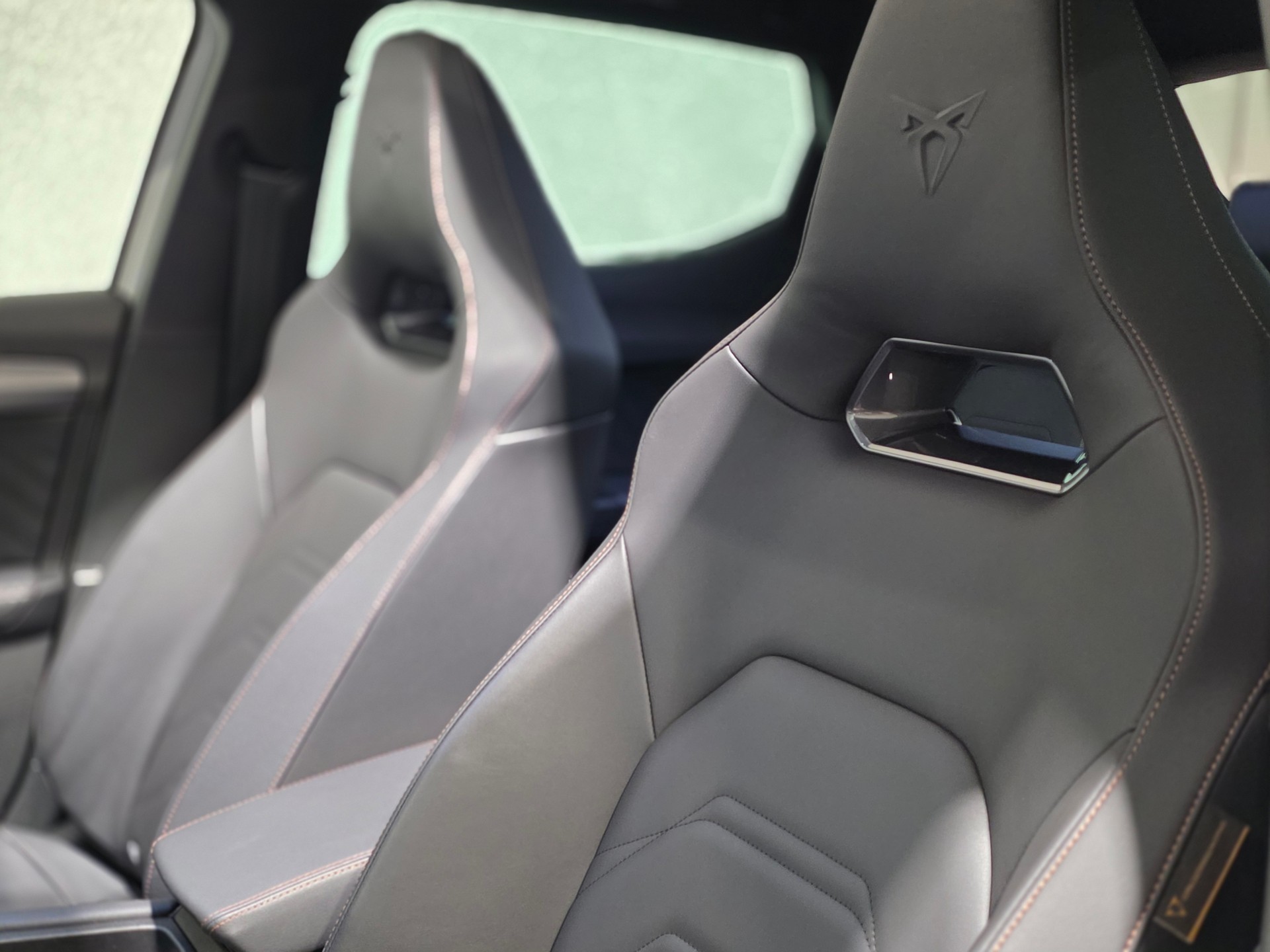 CUPRA LEON 2.0 TSI VZ 300 DSG-image-16