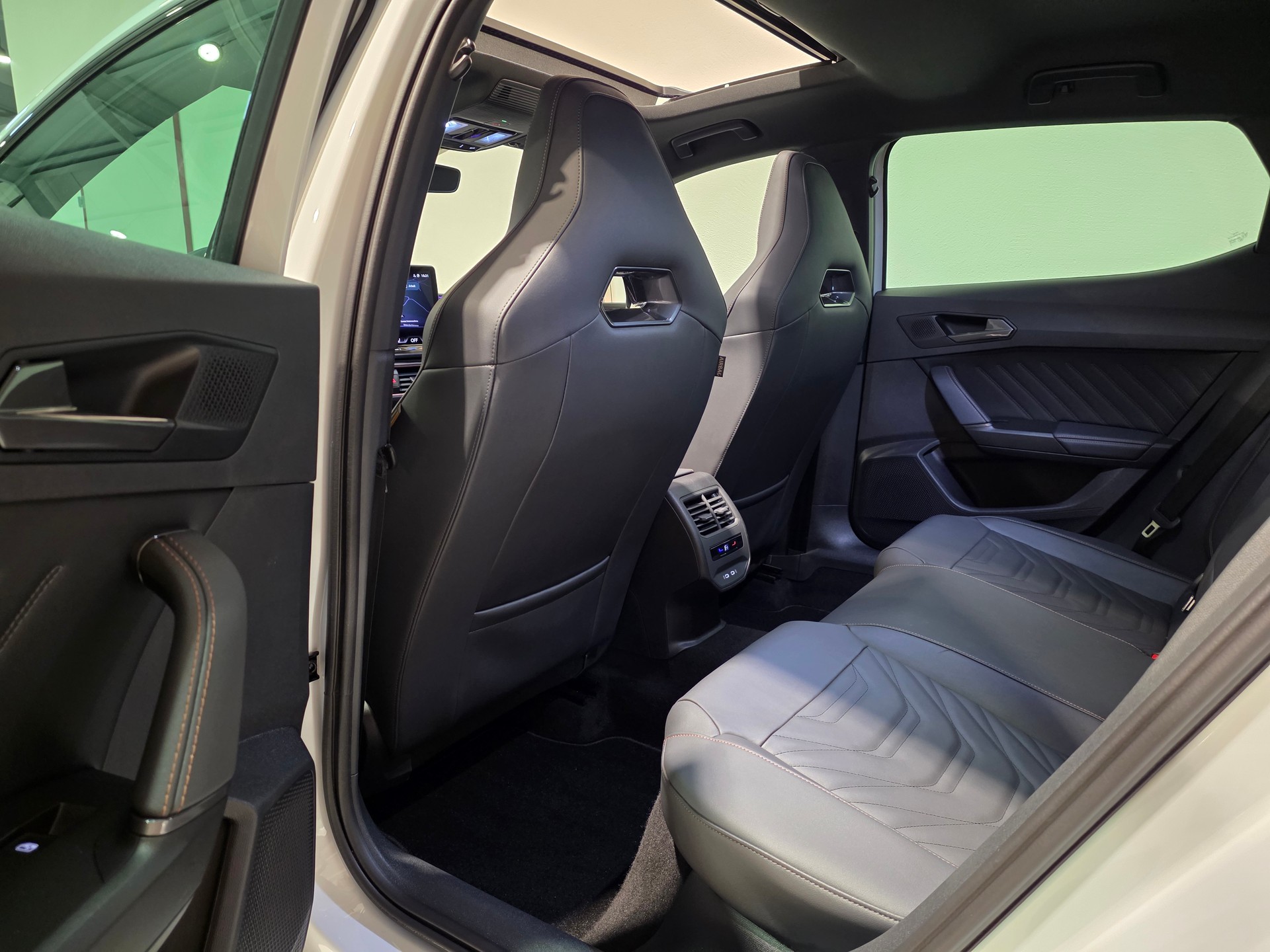 CUPRA LEON 2.0 TSI VZ 300 DSG-image-17