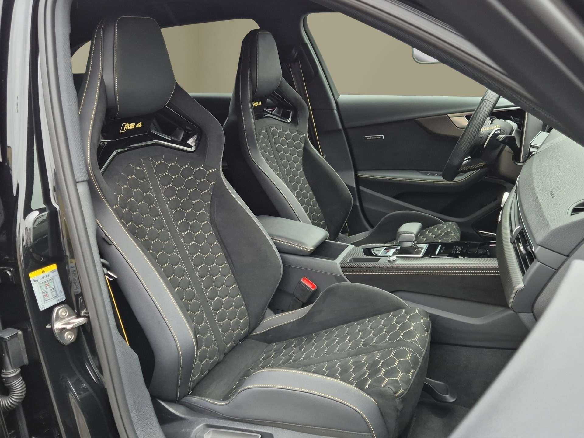 AUDI RS4 Avant 25 year edition quattro tiptronic-image-17