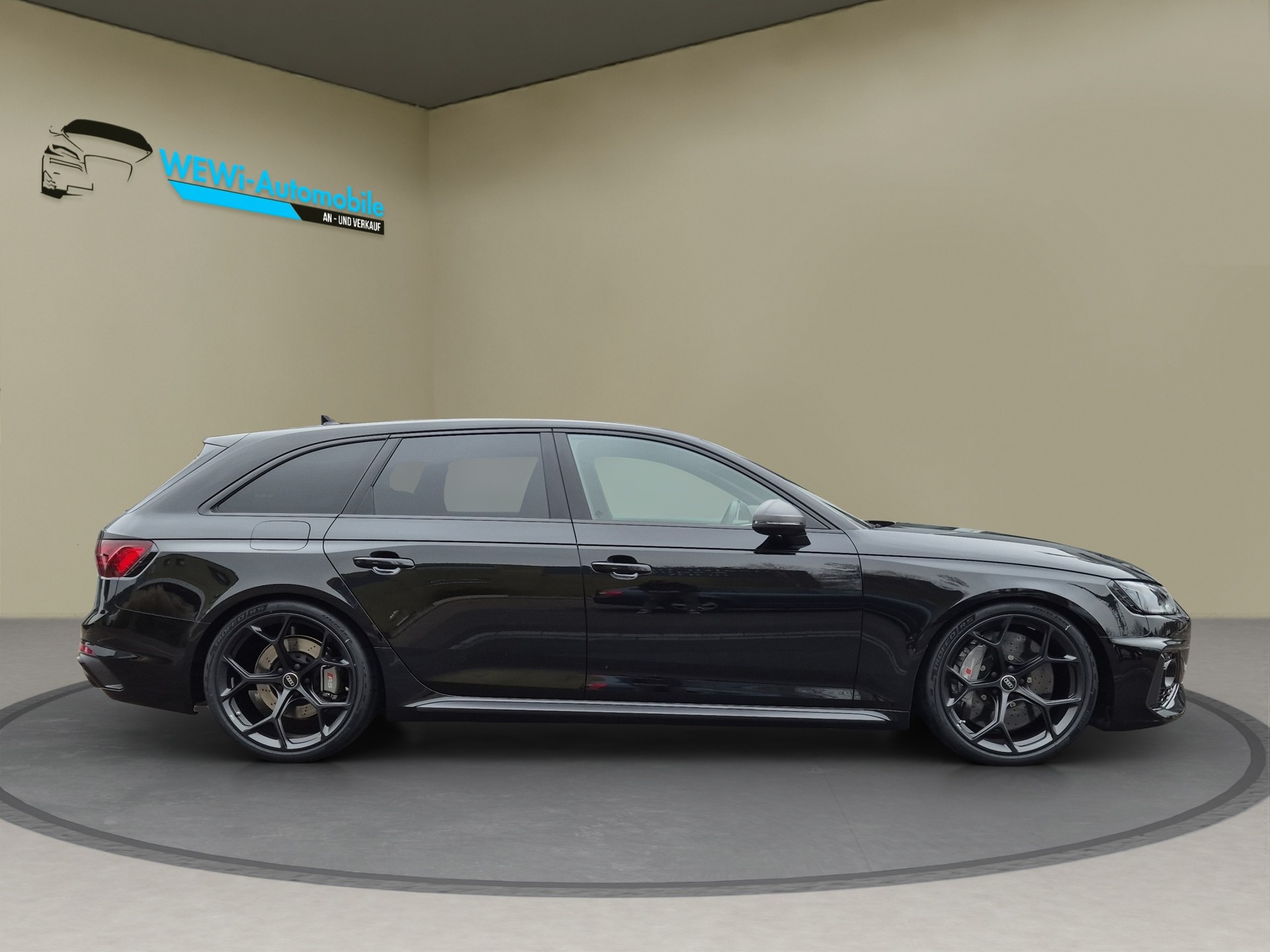 AUDI RS4 Avant 25 year edition quattro tiptronic-image-1