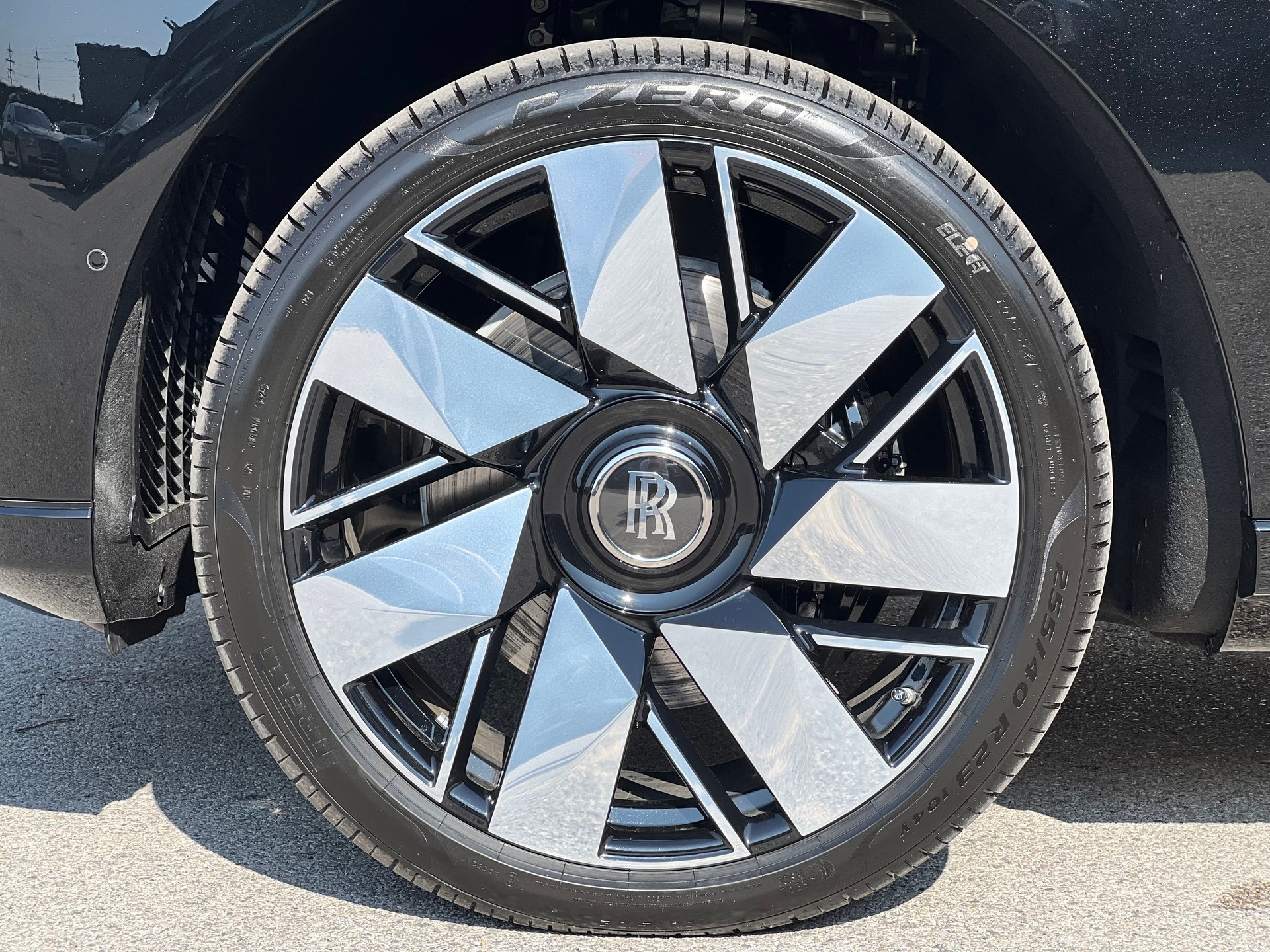 ROLLS-ROYCE Cullinan 6.7 V12-image-7