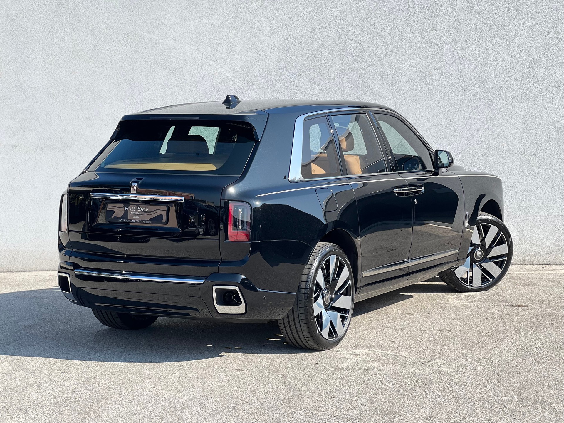 ROLLS-ROYCE Cullinan 6.7 V12-image-1