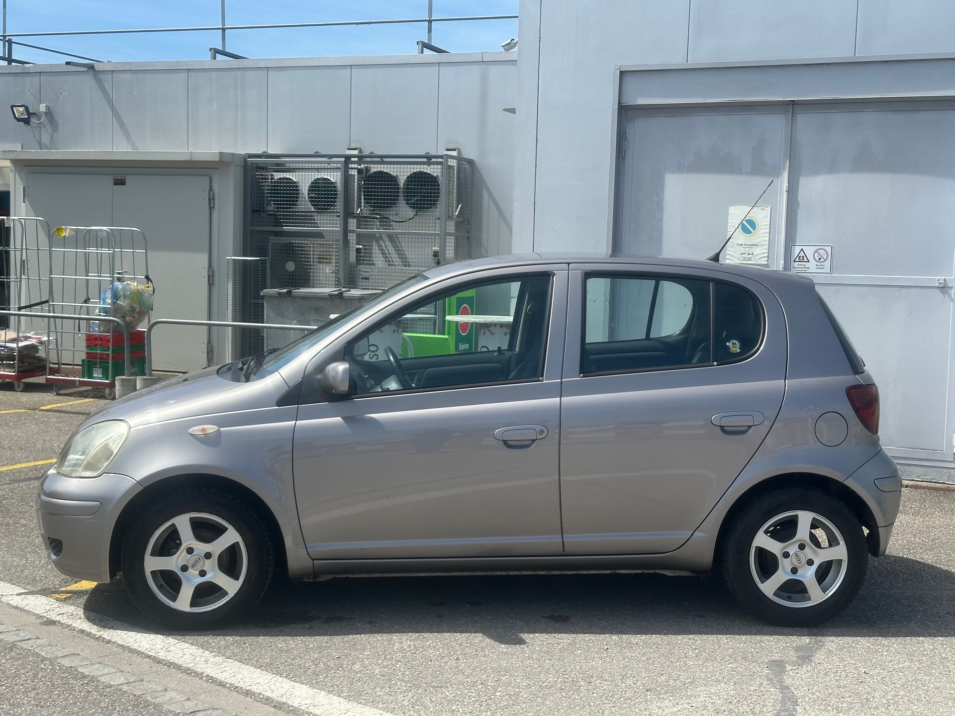 TOYOTA Yaris 1.4 D-4D Linea Luna-image-2