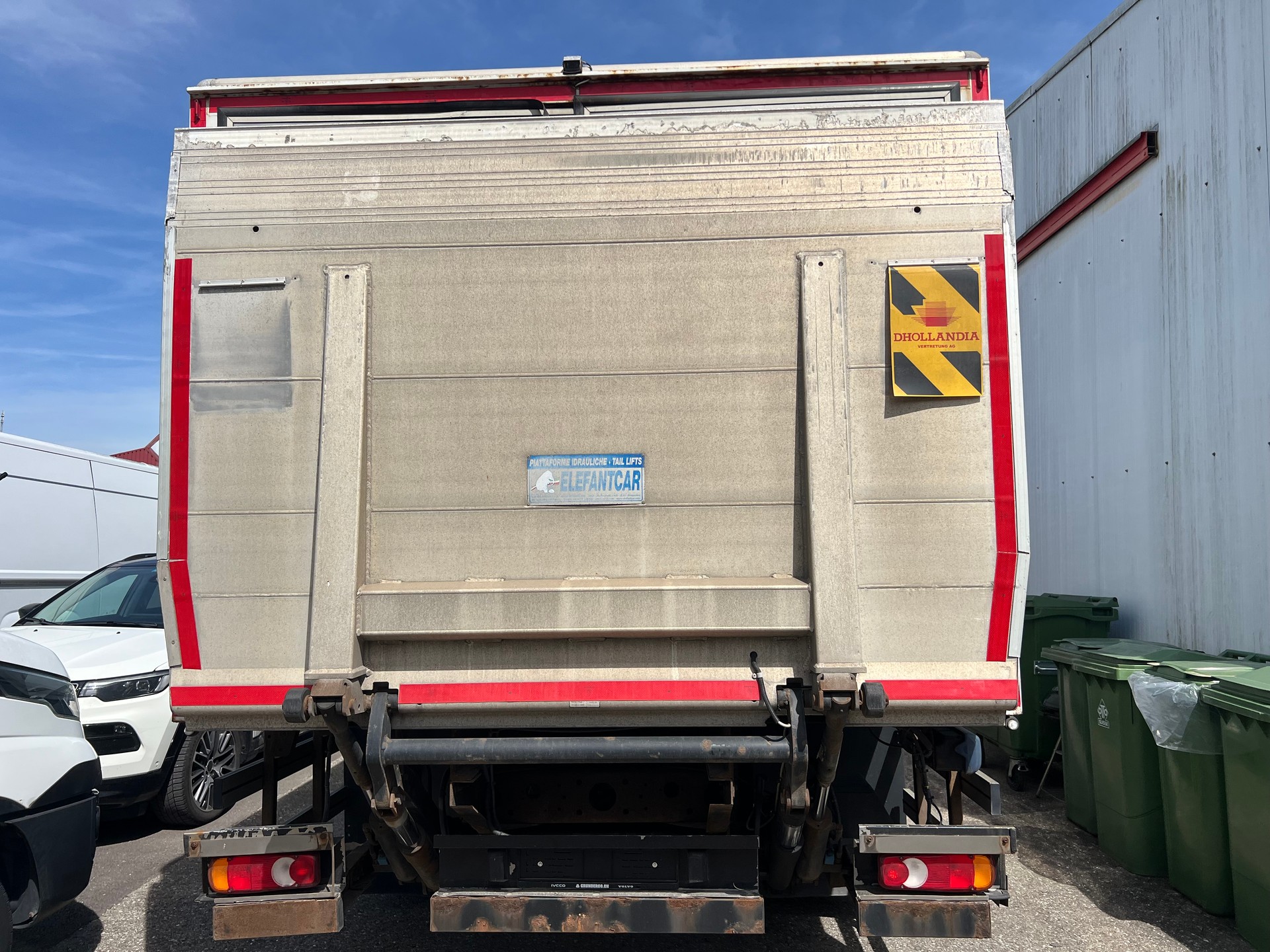 IVECO Eurocargo 120E22 * EURO 5*Véhicule blindée transport de font*Ridelle élévatrice 2'200Kg*-image-1
