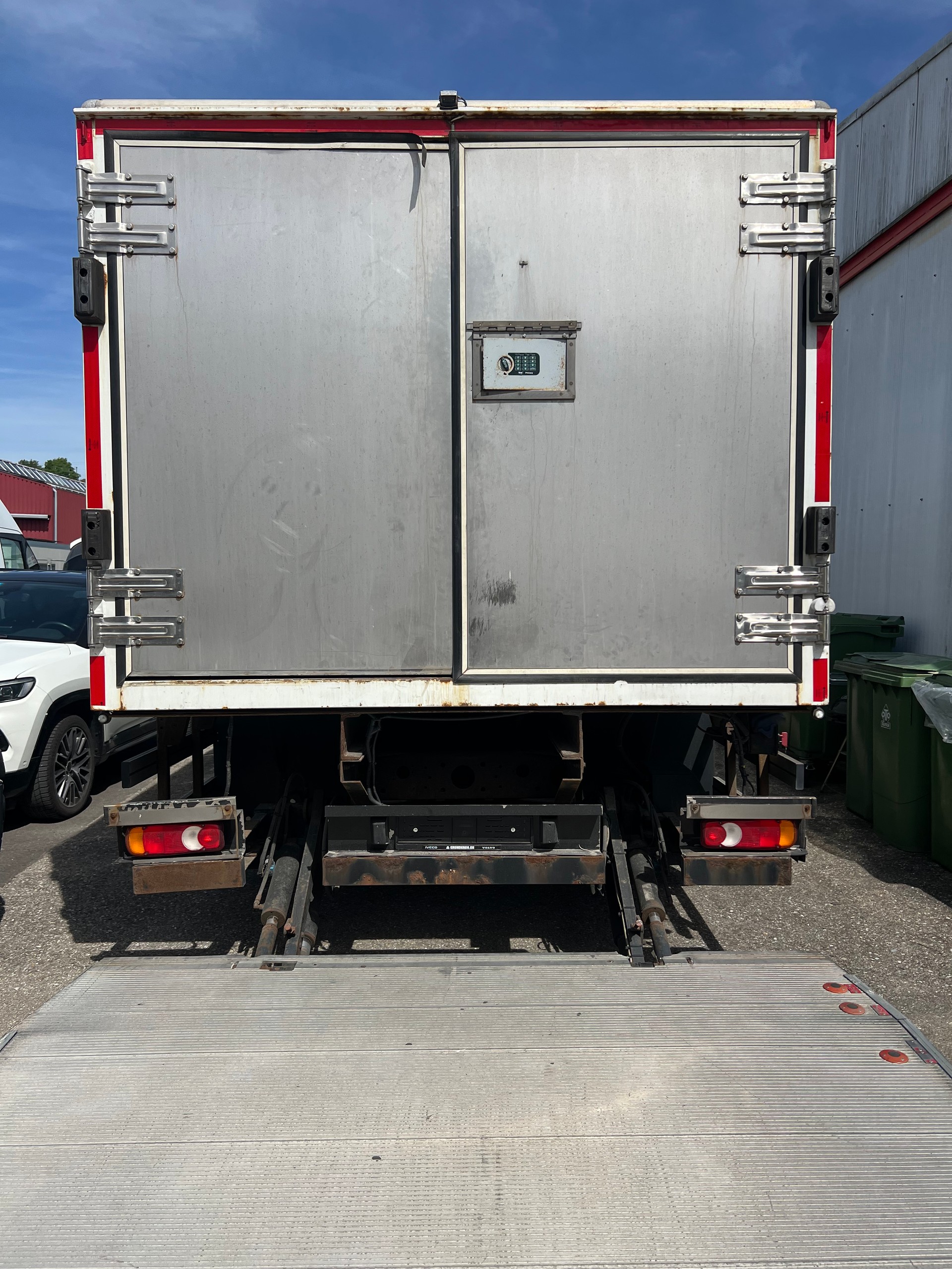 IVECO Eurocargo 120E22 * EURO 5*Véhicule blindée transport de font*Ridelle élévatrice 2'200Kg*-image-3