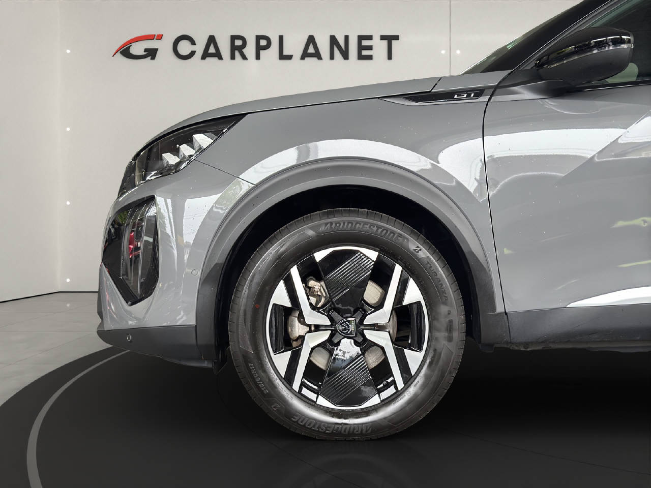 PEUGEOT 2008 1.2 Hybrid 145 PS GT-showroom-element-3