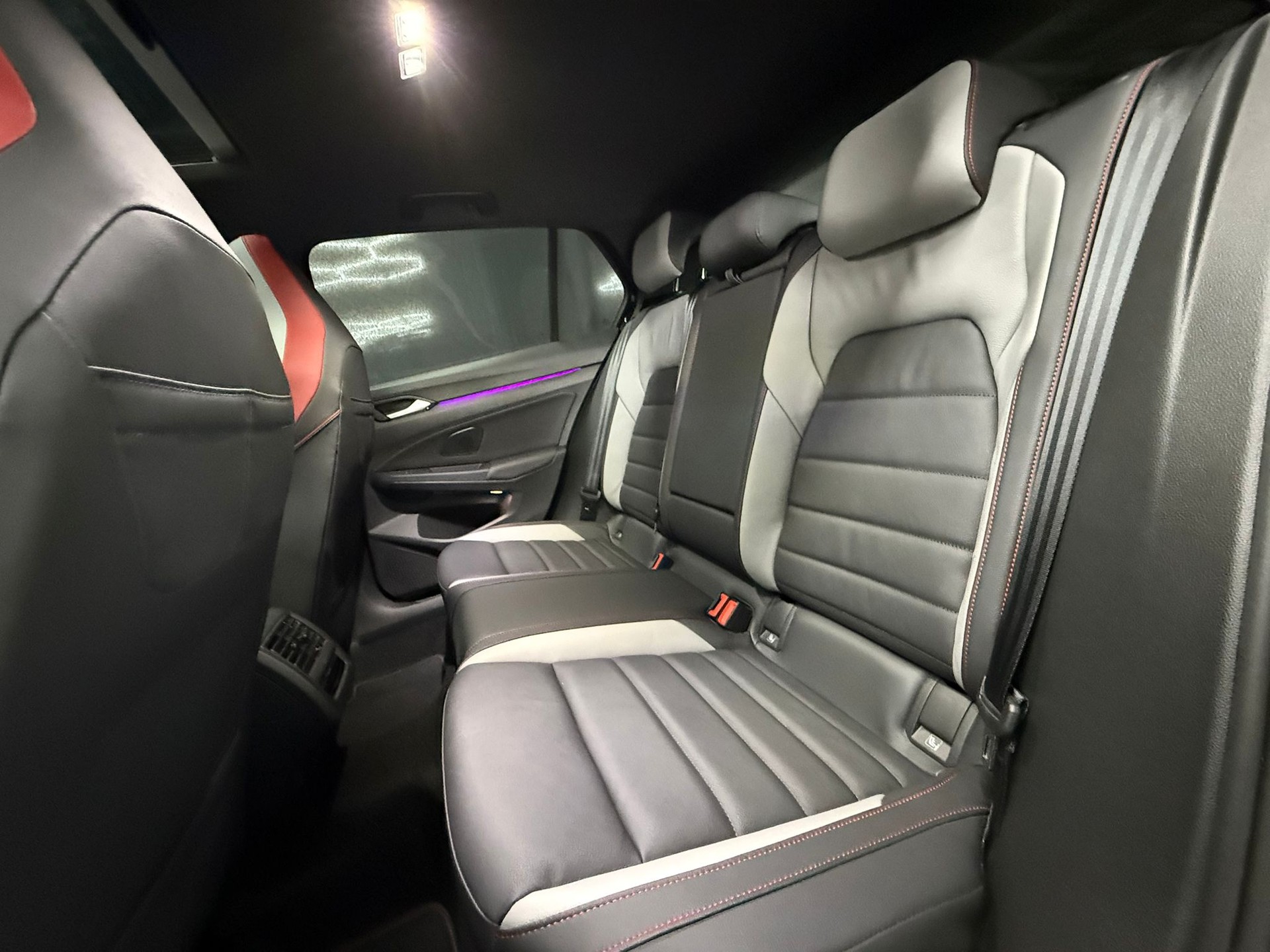 VW Golf 2.0 TSI GTI DSG-image-12