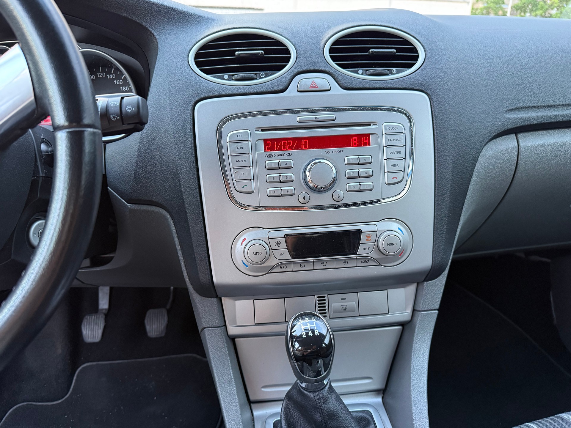 FORD Focus 1.6i VCT Carving-image-6