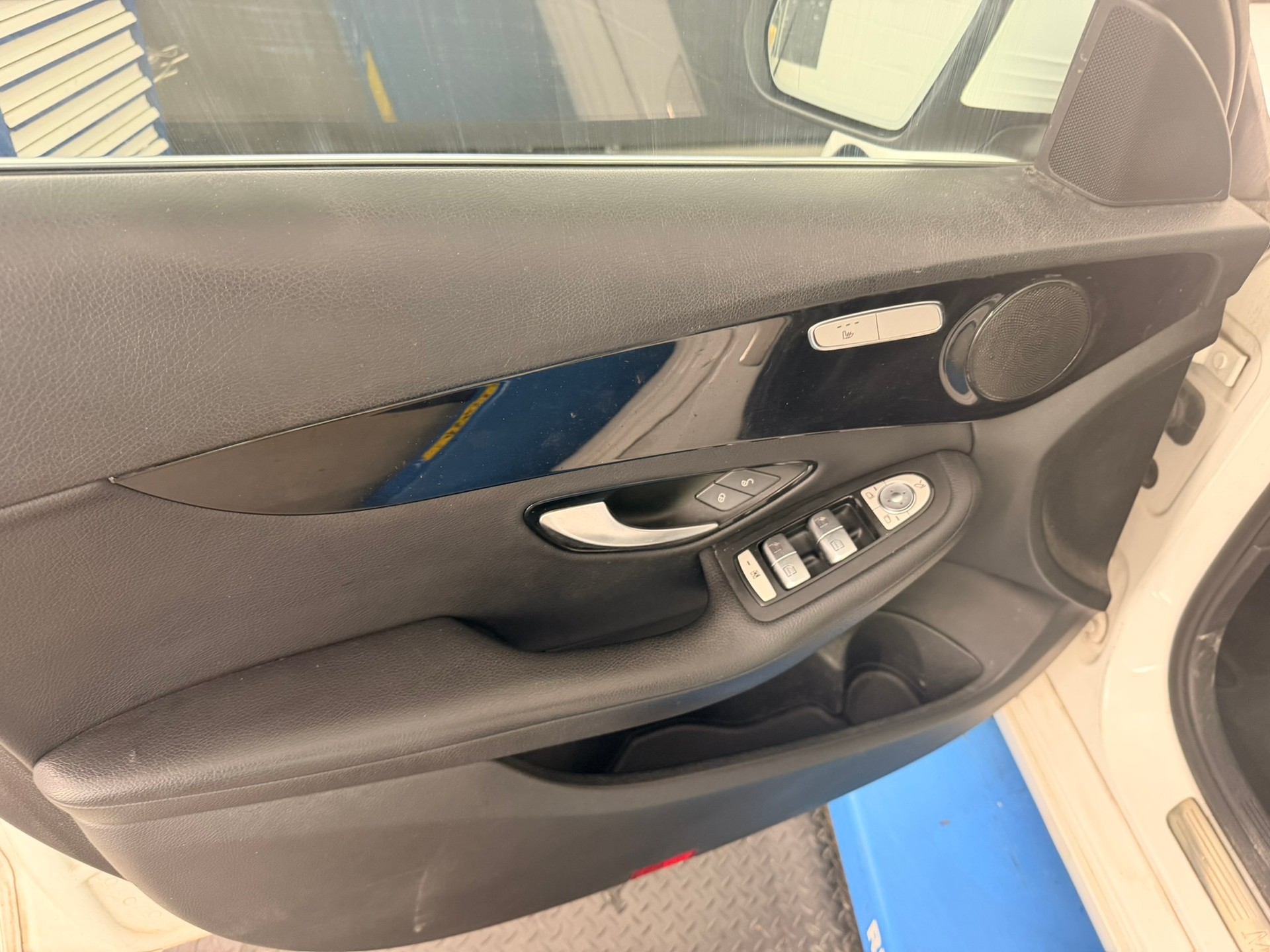 MERCEDES-BENZ C 220 d Swiss Star 4Matic 9G-Tronic-image-13