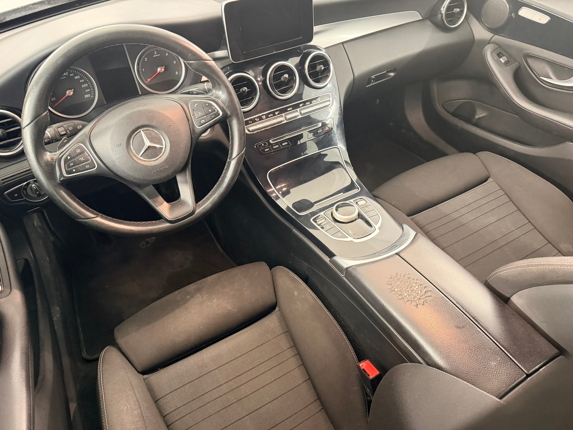 MERCEDES-BENZ C 220 d Swiss Star 4Matic 9G-Tronic-image-9