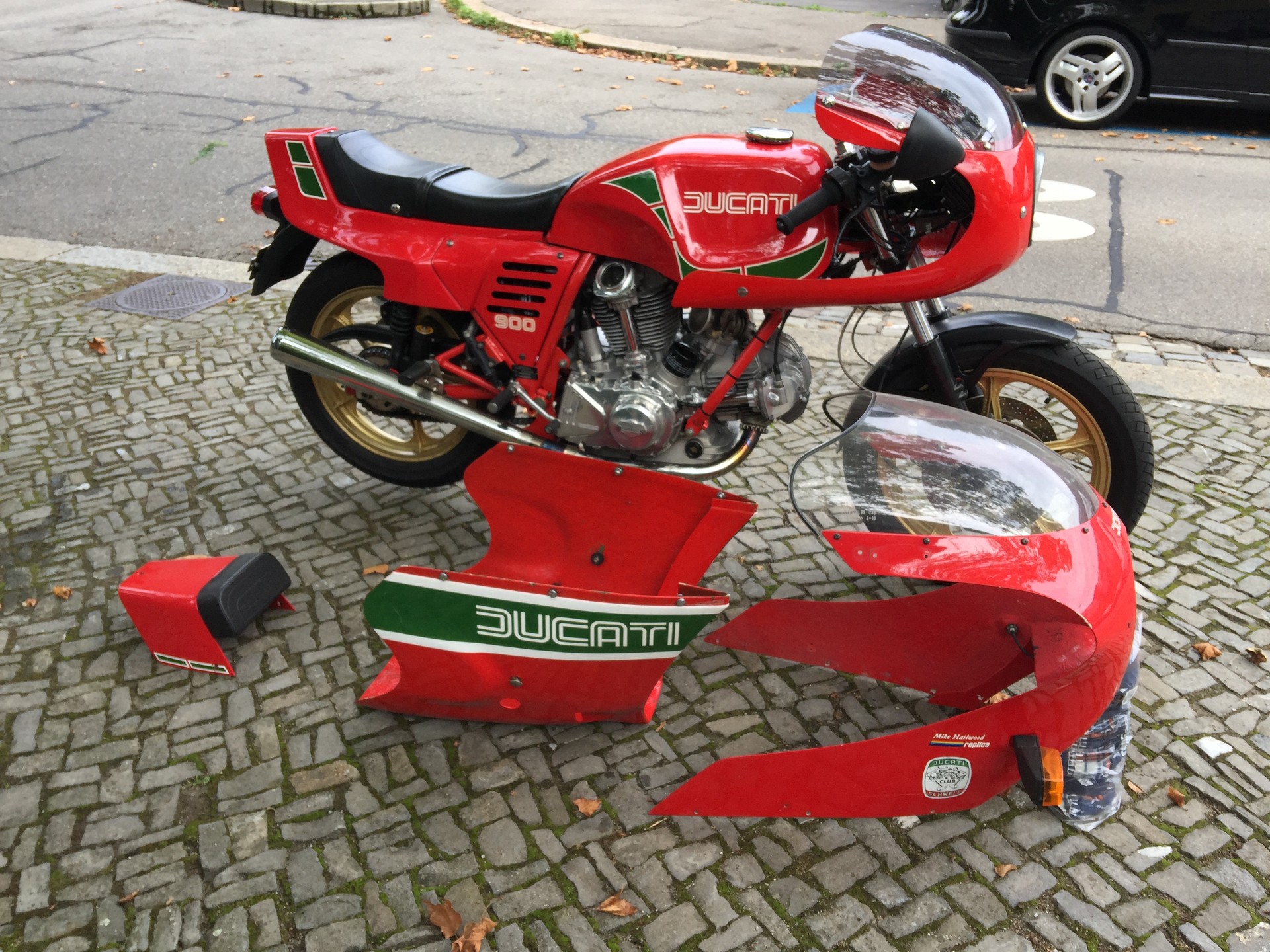 DUCATI 900 SS MHR (Mike Hailwood Replica)