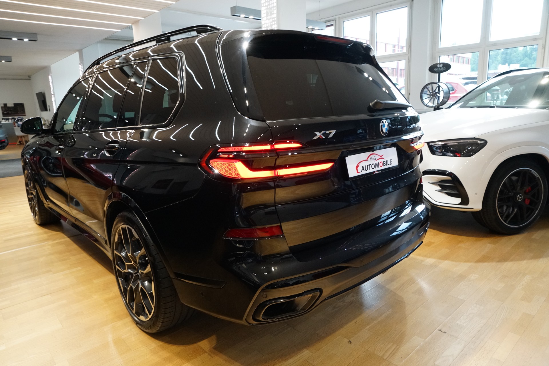 BMW X7 xDrive 48V 40d M Sport Pro Steptronic 7-Plätzer-showroom-element-3